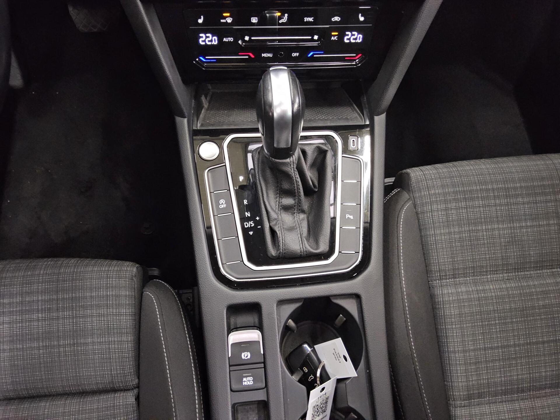 Volkswagen Passat Var. 2.0 TDI Business Navi LED Pano AHK 6