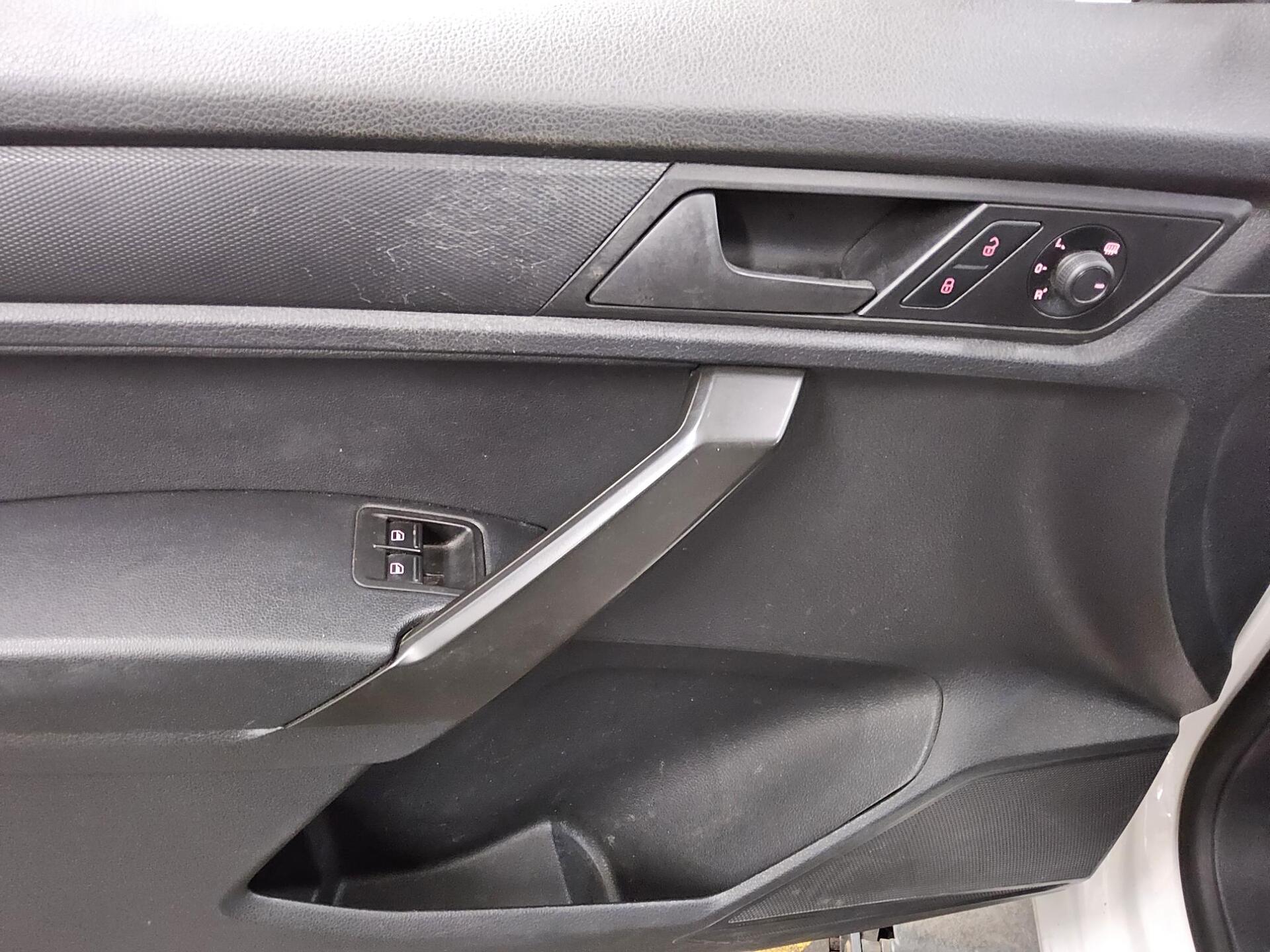 Volkswagen Caddy Maxi 2.0 TDI Kasten Navi Klima PDC SHZ BT 9