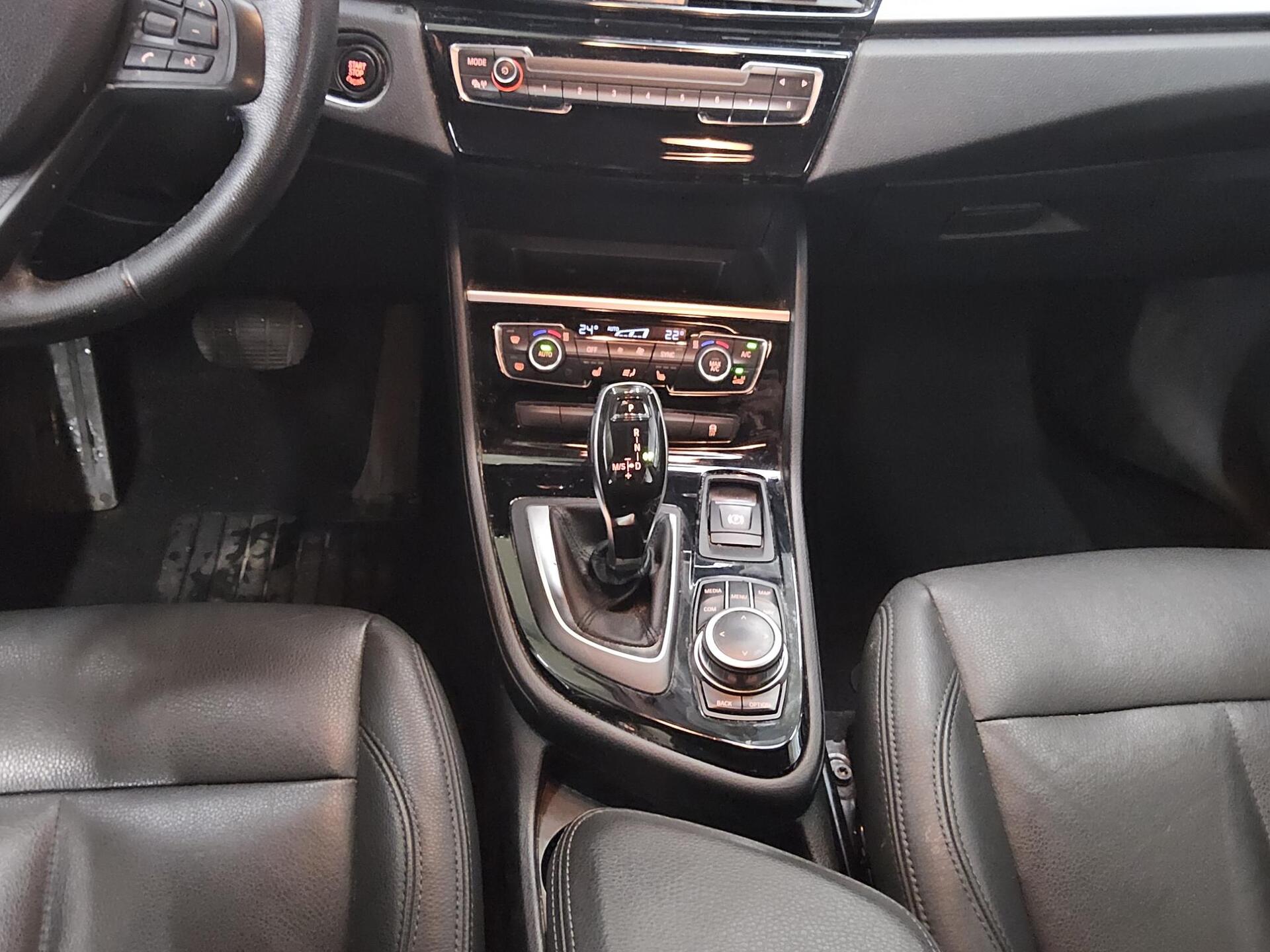 BMW 218 Active Tourer Advantage Leder Navi LED AHK 6