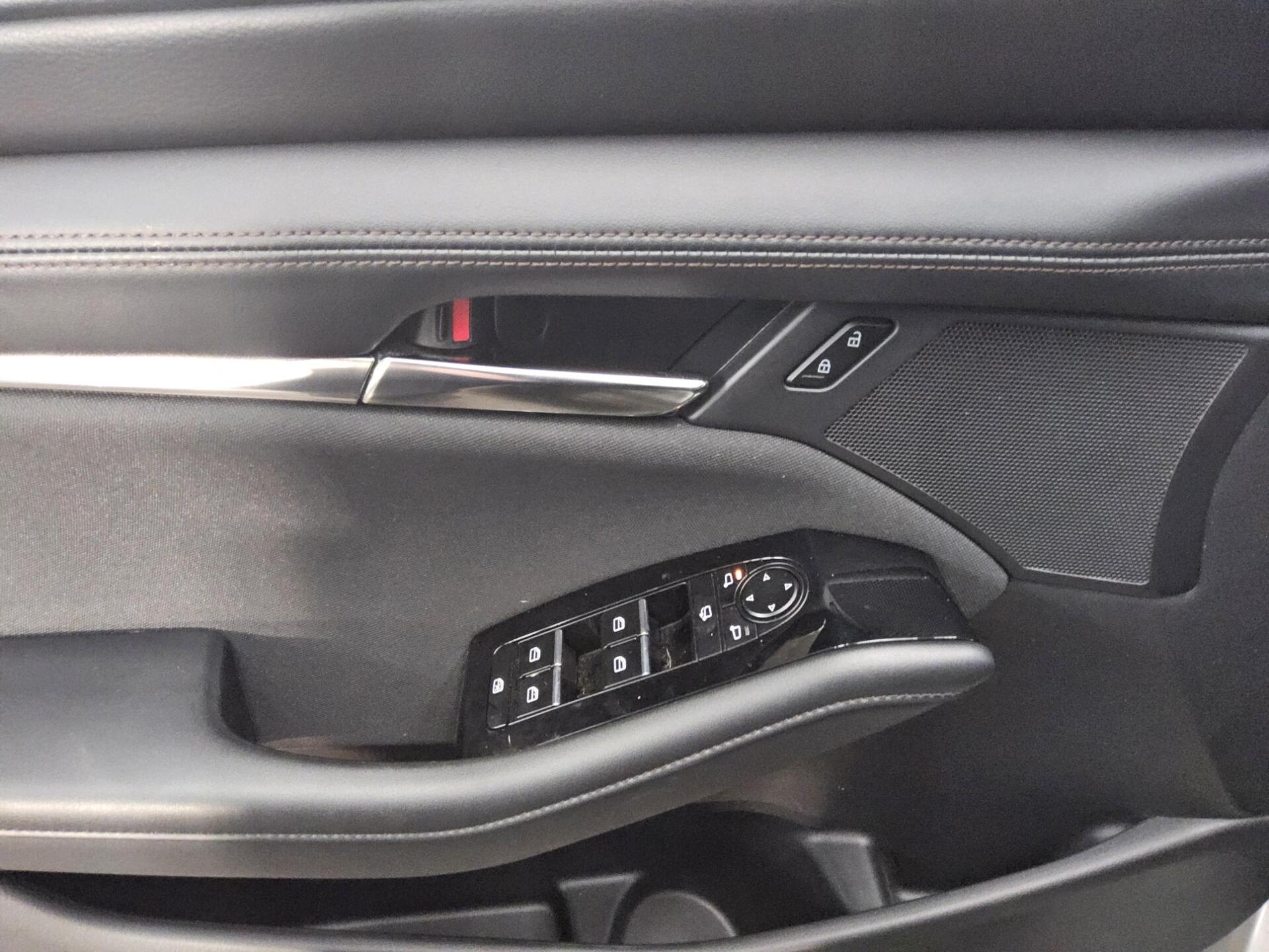 Mazda 3 2.0 SKYACTIV-G Navi LED Shz HuD RfK PDC ACC 9