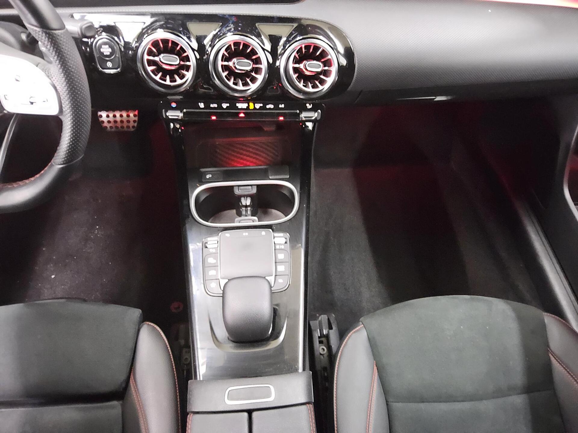 Mercedes-Benz CLA 220 SB d AMG-Line Night Navi LED Sound AHK 6