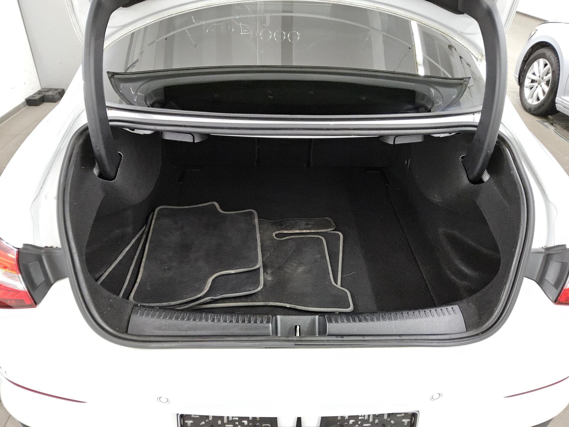 Mercedes-Benz CLA 200 d Progressive Navi Night RfK Distronic+ 12