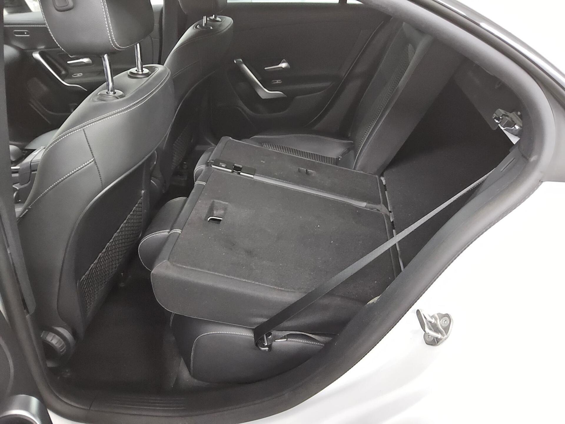 Mercedes-Benz CLA 200 d Progressive Navi Night RfK Distronic+ 13