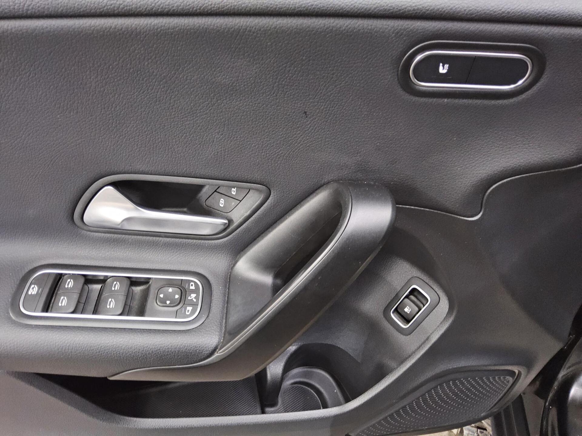 Mercedes-Benz A 250 e Navi Kamera Shz Distronic+ 10