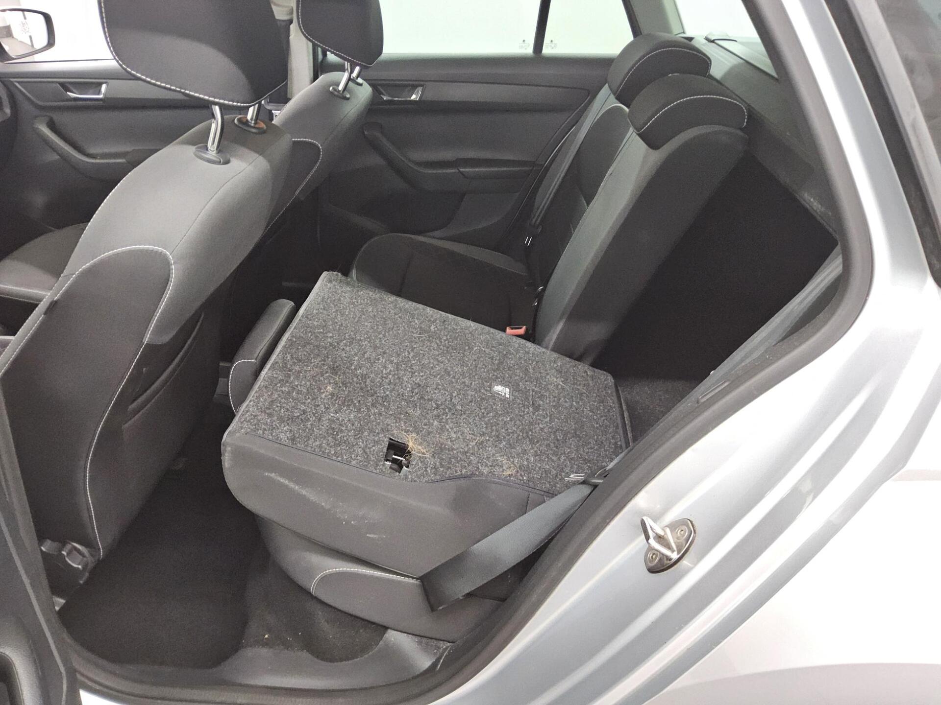 Skoda Fabia Kombi 1.0 TSI Ambition Navi PDC BT Sound 12