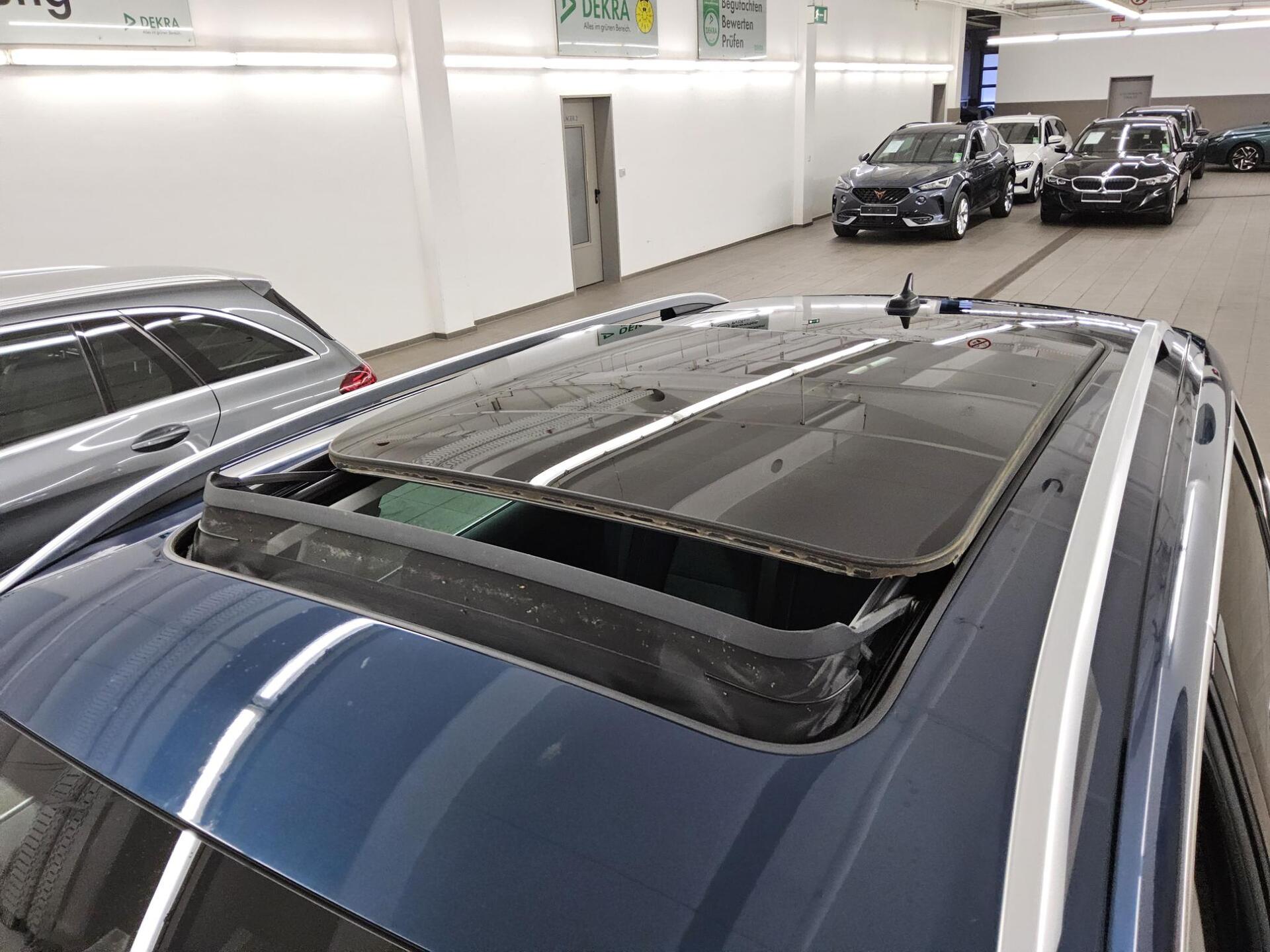 Skoda Karoq 2.0 TDI Clever Navi LED Pano RfK ACC 11