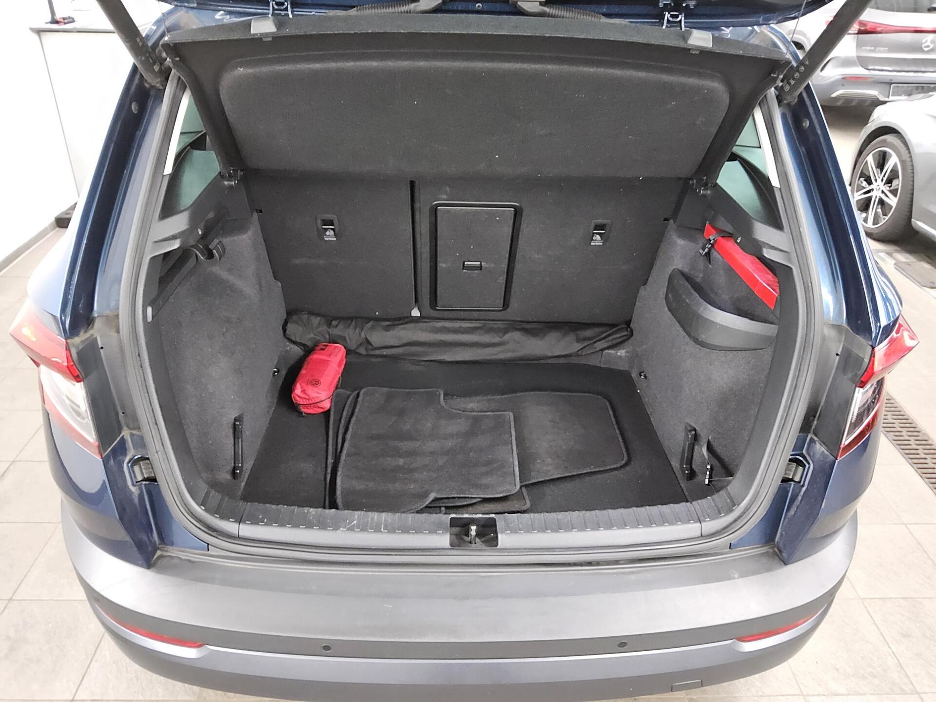 Skoda Karoq 2.0 TDI Clever Navi LED Pano RfK ACC 12