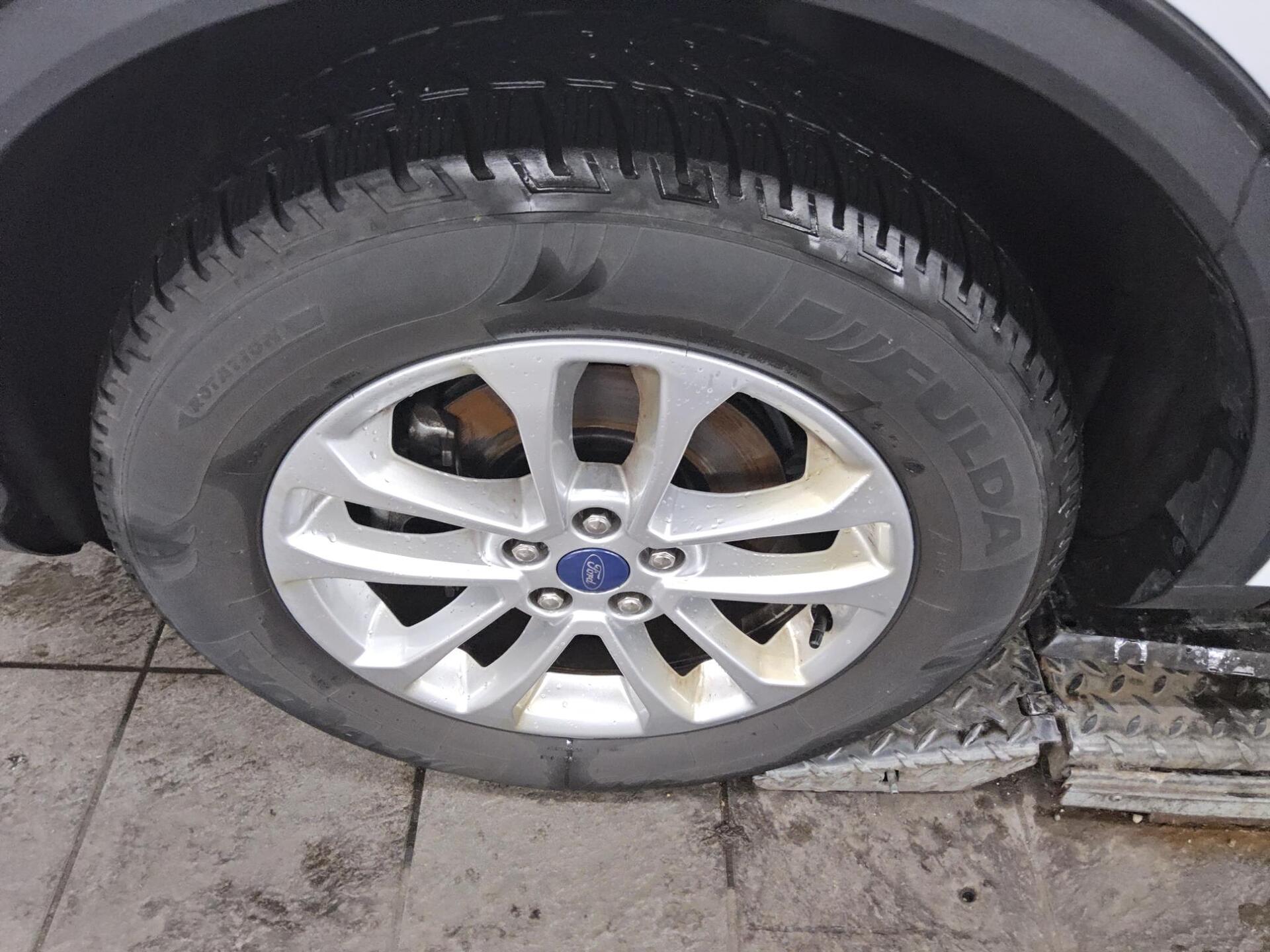 Ford Kuga 2.5 Duratec Navi PDC DAB 10