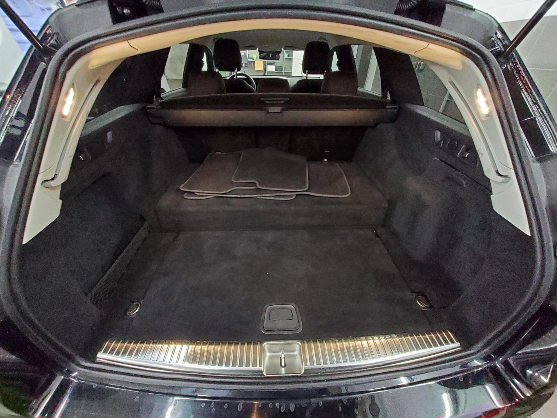 Mercedes-Benz E 300 T e Avantgarde Navi LED RfK 360° AHK Dist+ 12