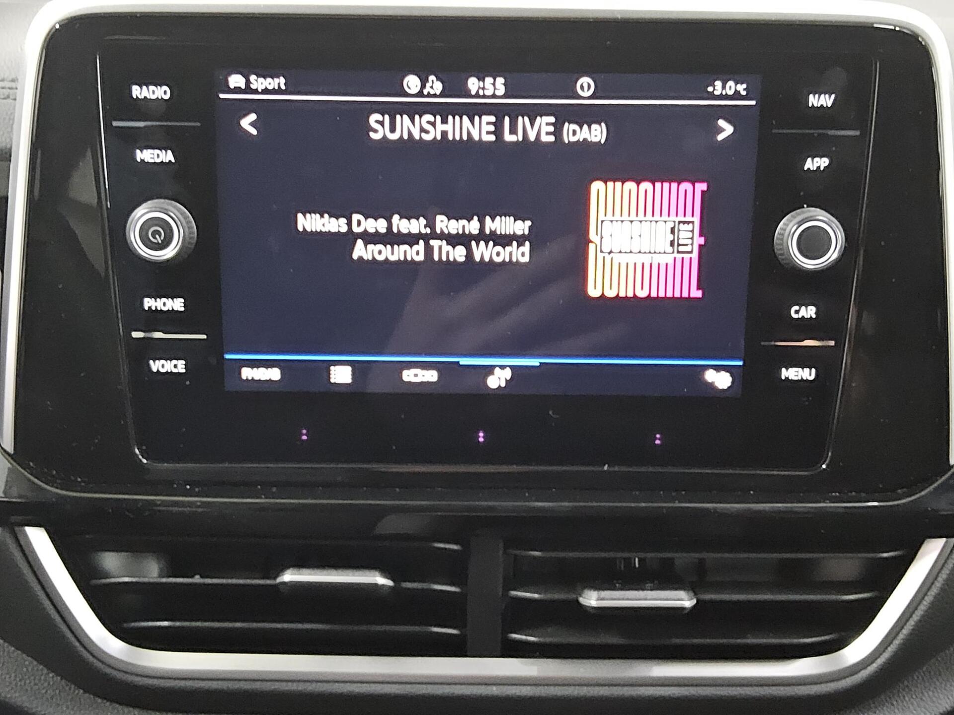 Volkswagen T-Roc 1.0 TSI R-Line T-Leder LED DC PDC Shz BT 7