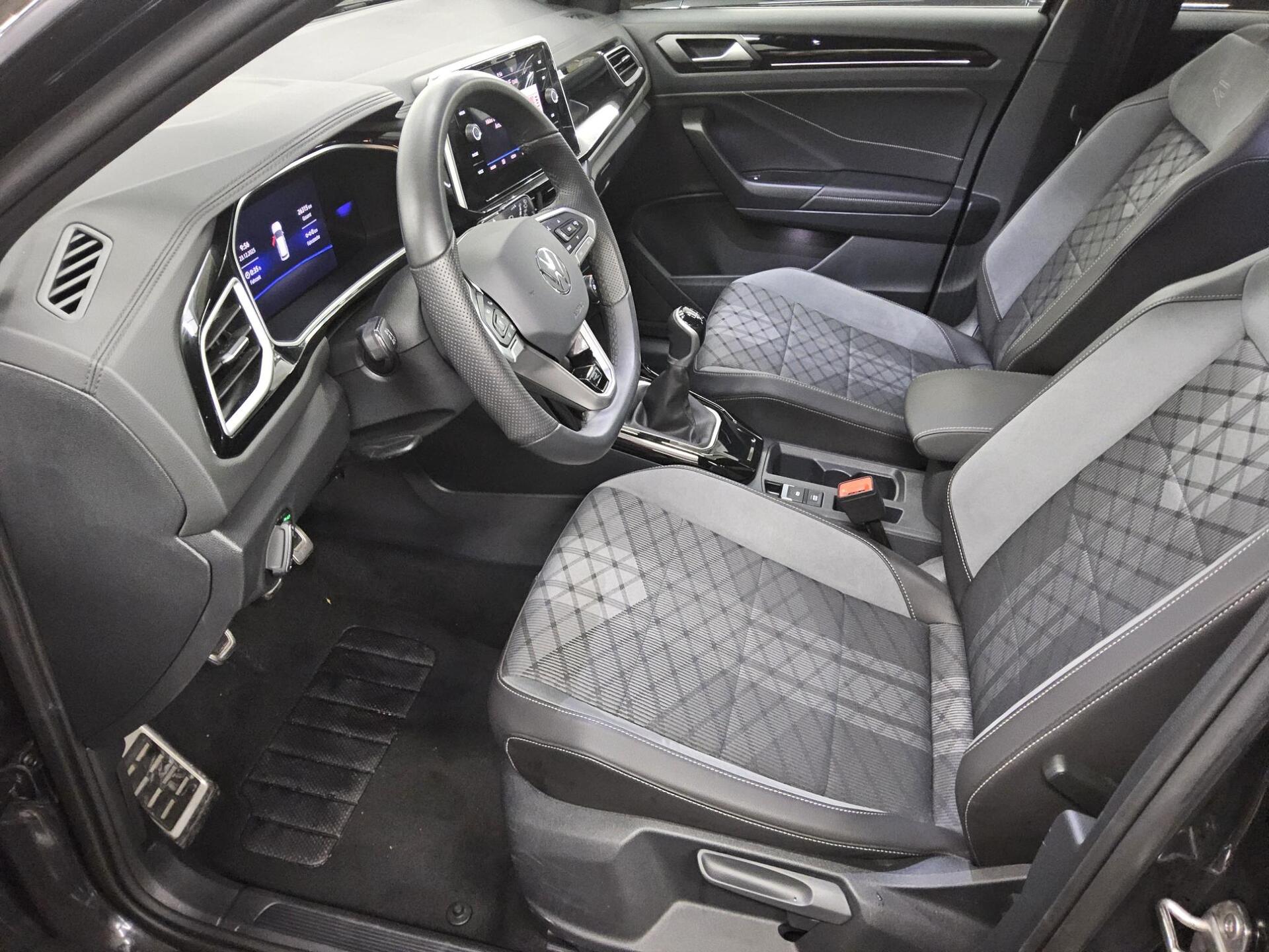 Volkswagen T-Roc 1.0 TSI R-Line T-Leder LED DC PDC Shz BT 9