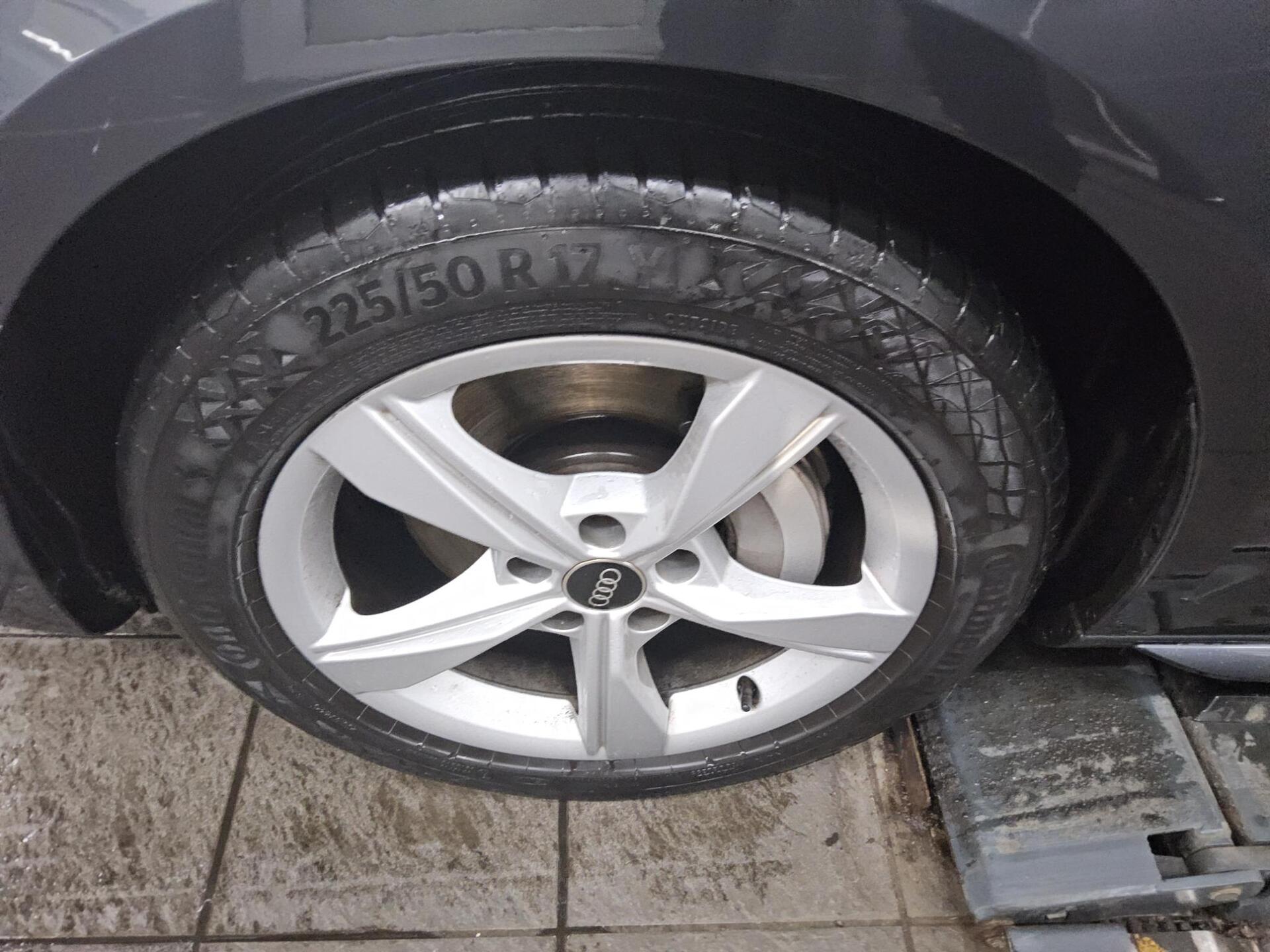 Audi A4 Avant 40 TDI S-Line T-Leder Navi LED AHK 10