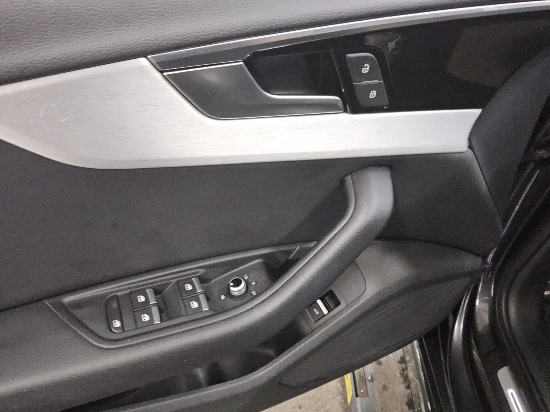 Audi A4 Avant 40 TDI S-Line T-Leder Navi LED AHK 9