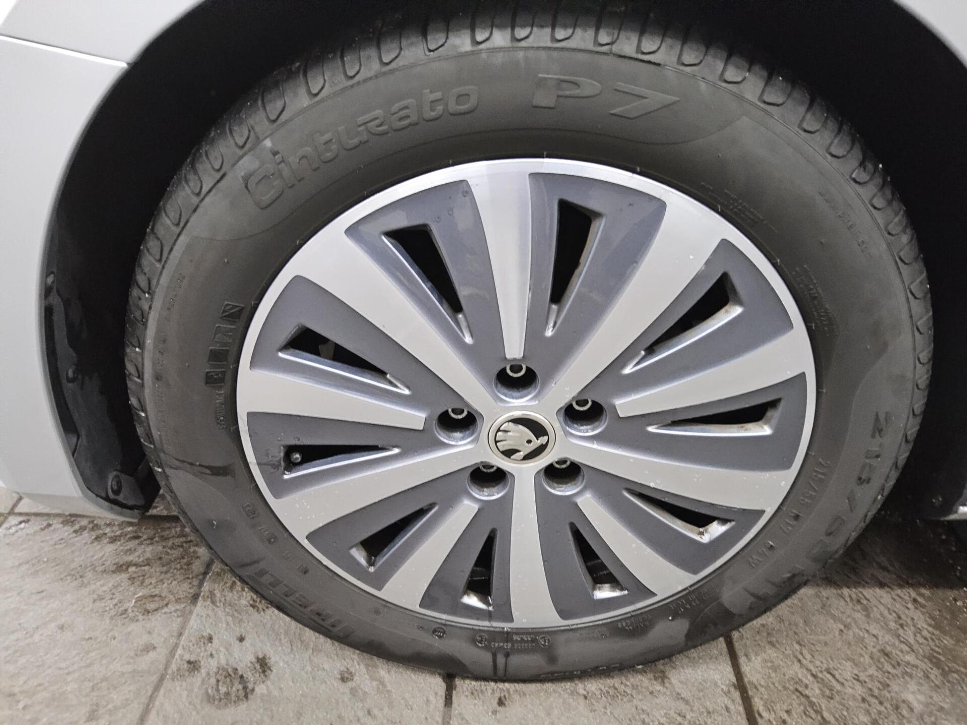 Skoda Superb Kombi 2.0 TDI Ambition Navi LED vc AHK 11