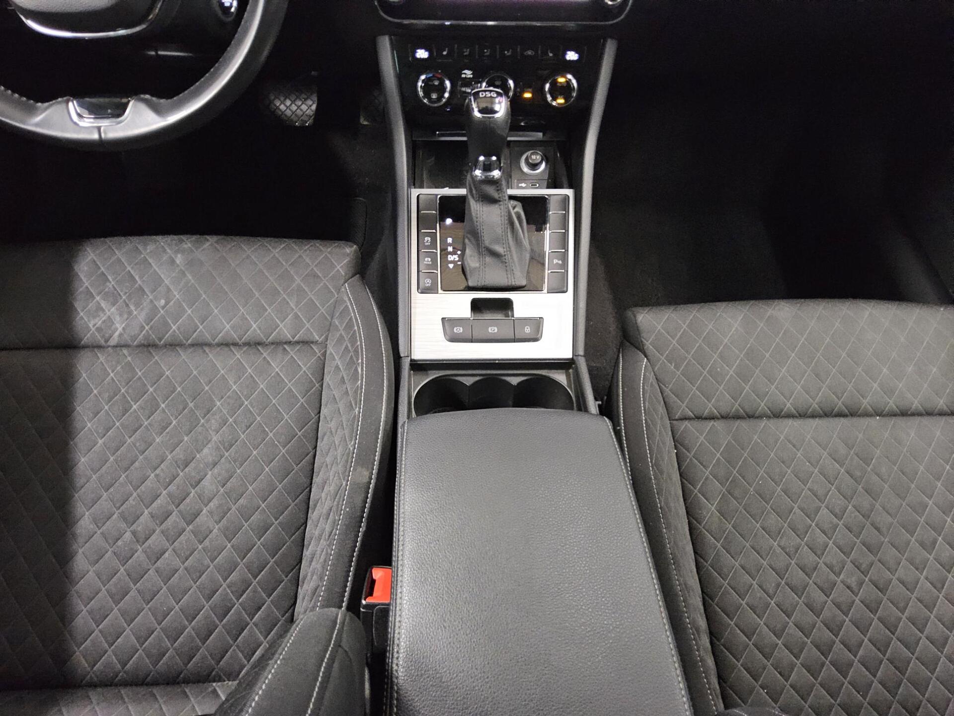 Skoda Superb Kombi 2.0 TDI Ambition Navi LED vc AHK 6