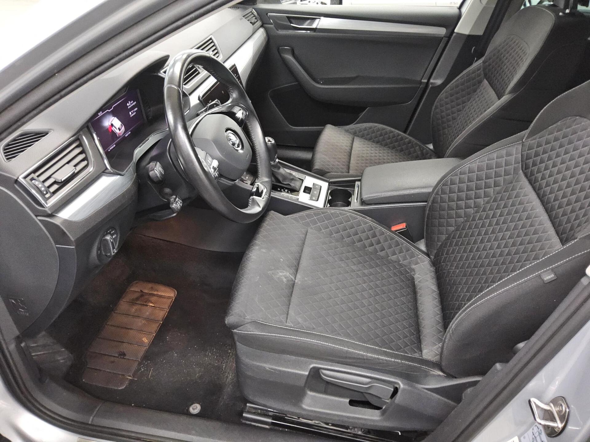 Skoda Superb Kombi 2.0 TDI Ambition Navi LED vc AHK 9