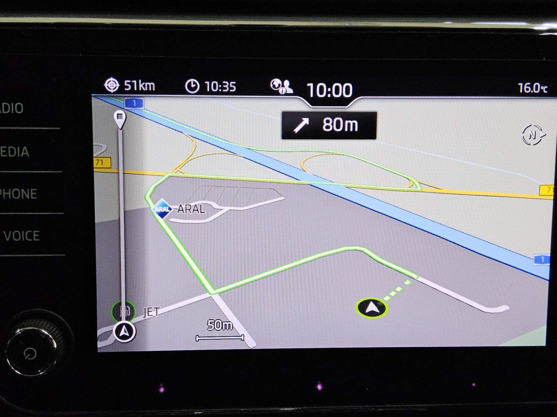 Skoda Superb Kombi 2.0 TDI Ambition Navi LED vc AHK 7