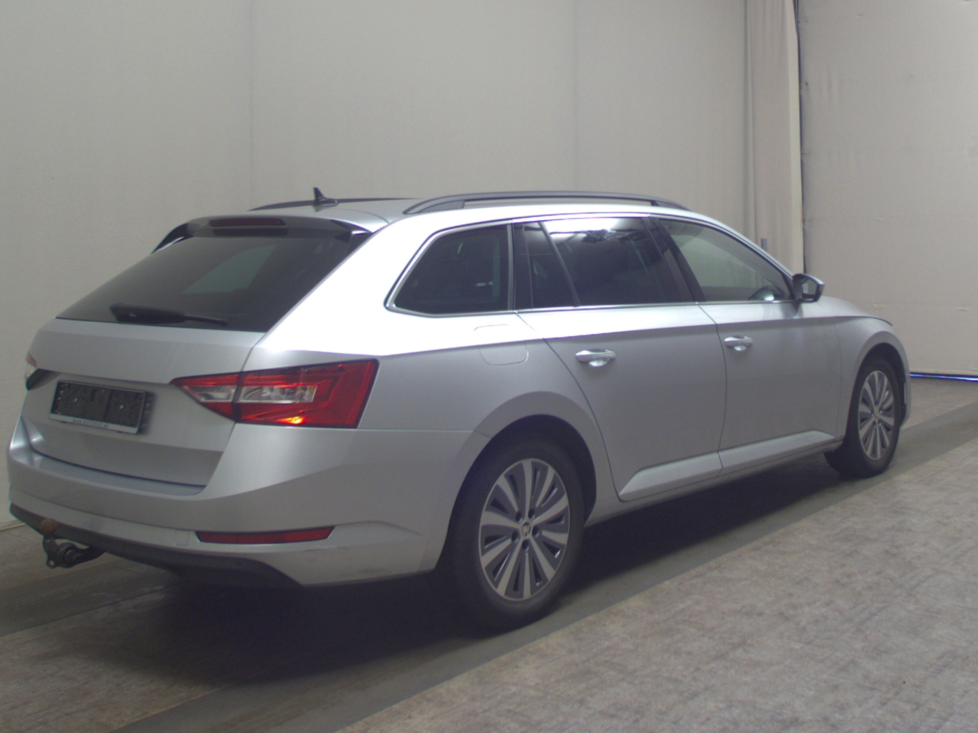 Skoda Superb Kombi 2.0 TDI Ambition Navi LED vc AHK 4