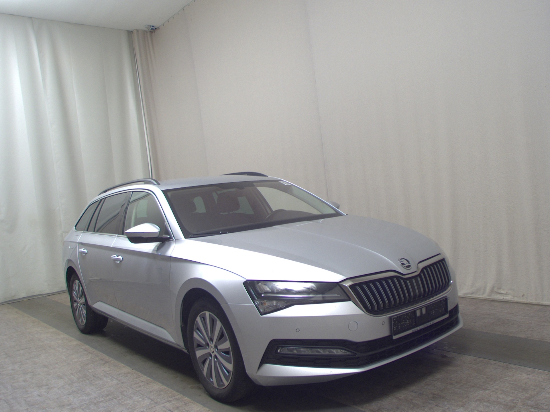 Skoda Superb Kombi 2.0 TDI Ambition Navi LED vc AHK 3