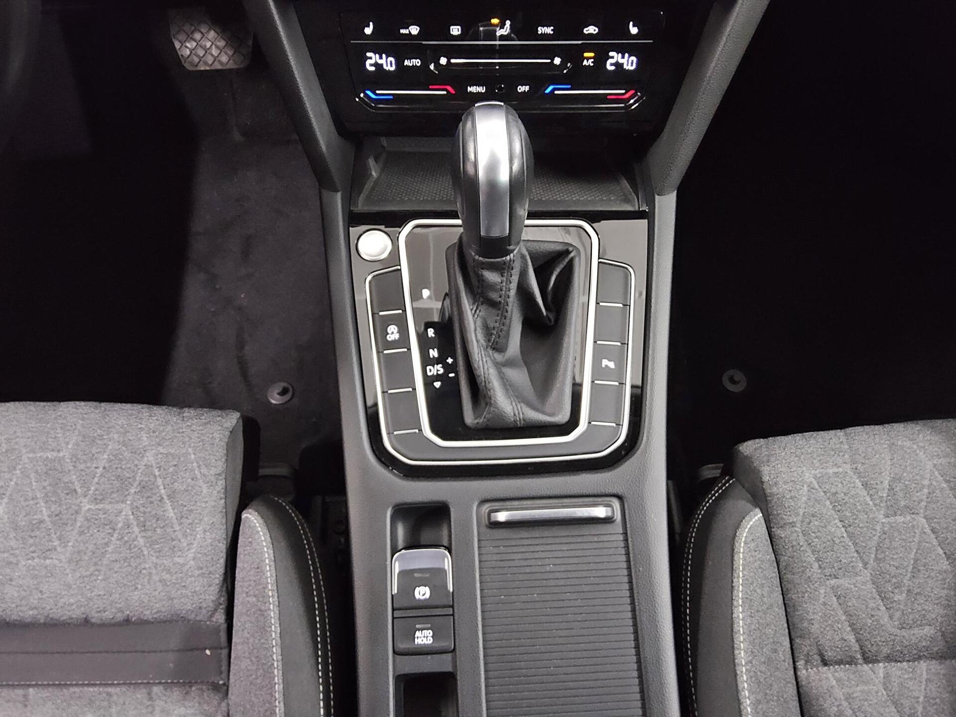 Volkswagen Passat Var. 2.0 TDI Business Navi LED RFK ACC 6