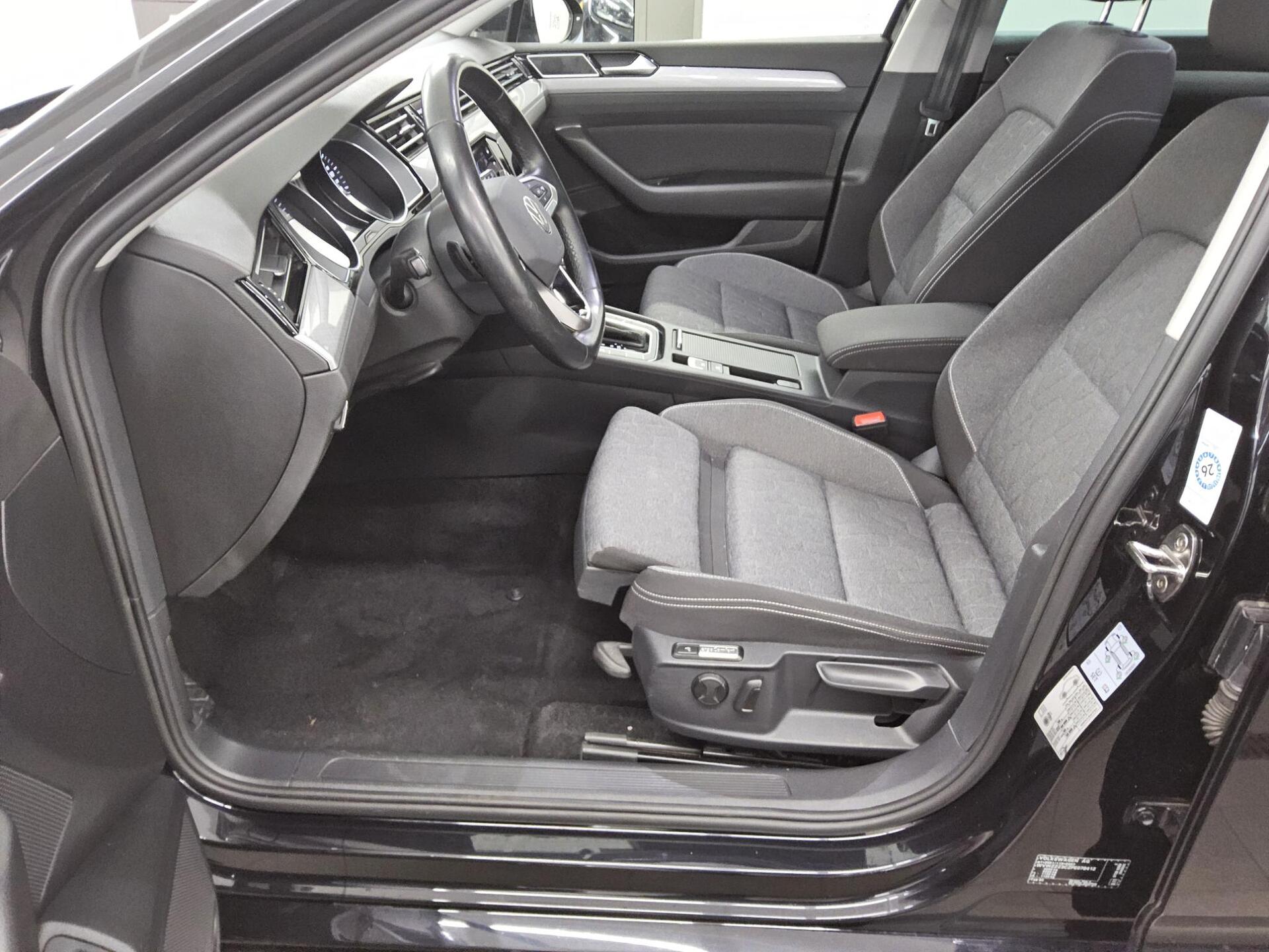 Volkswagen Passat Var. 2.0 TDI Business Navi LED RFK ACC 8