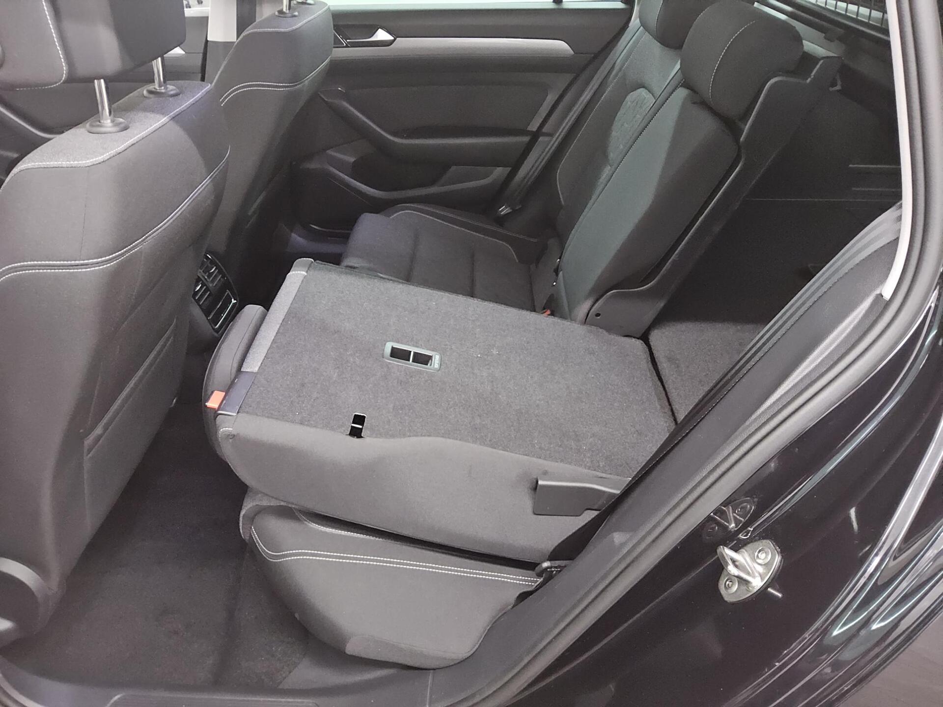 Volkswagen Passat Var. 2.0 TDI Business Navi LED RFK ACC 12