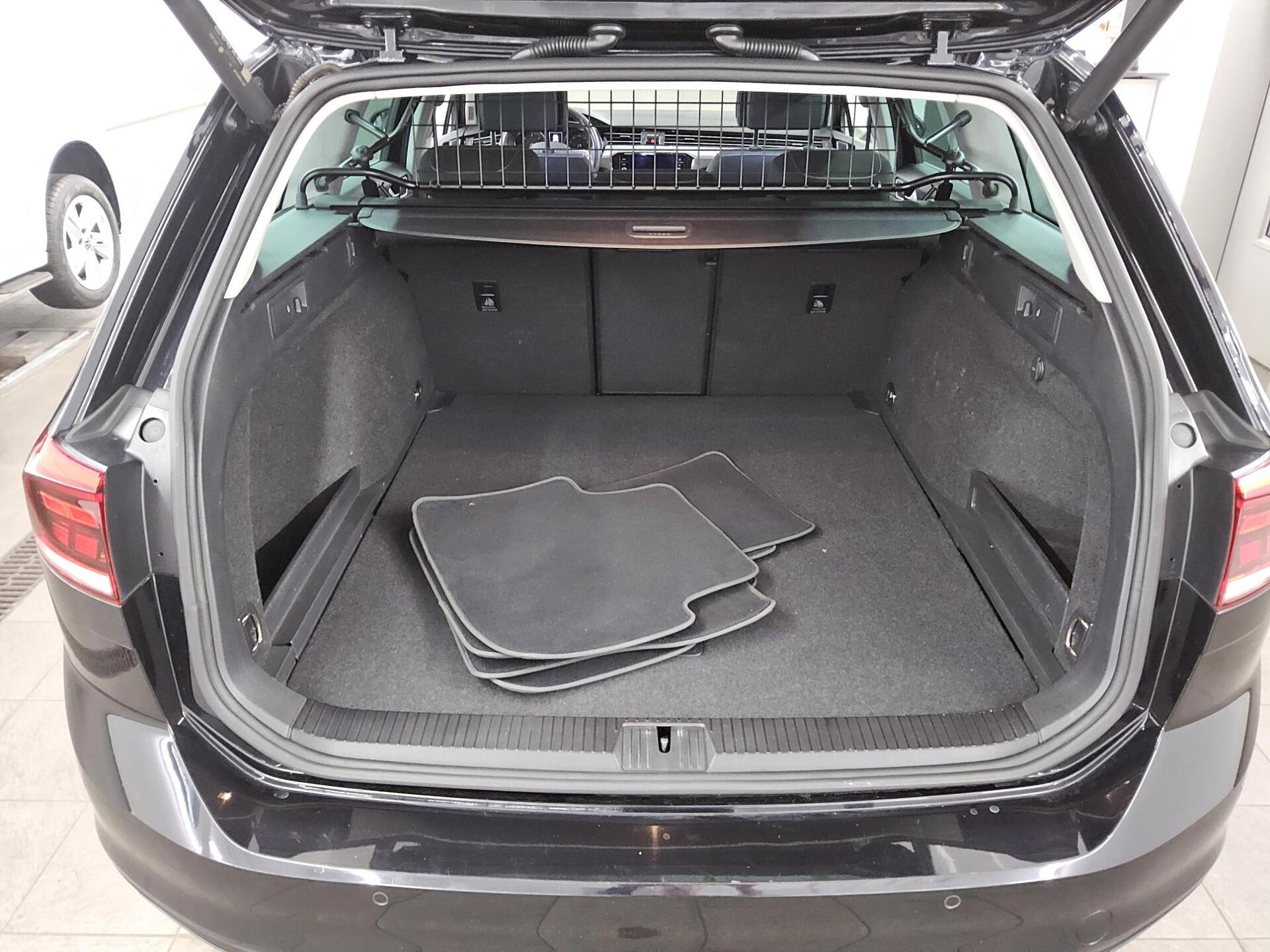 Volkswagen Passat Var. 2.0 TDI Business Navi LED RFK ACC 11