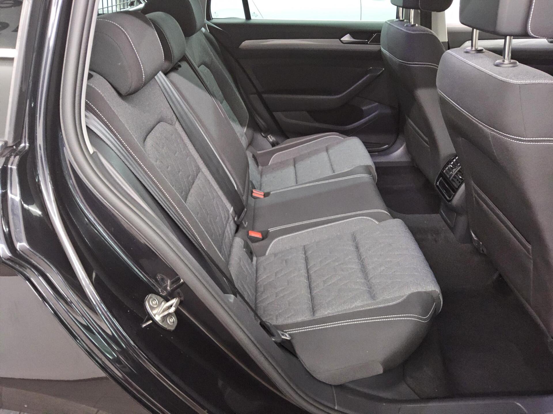 Volkswagen Passat Var. 2.0 TDI Business Navi LED RFK ACC 13