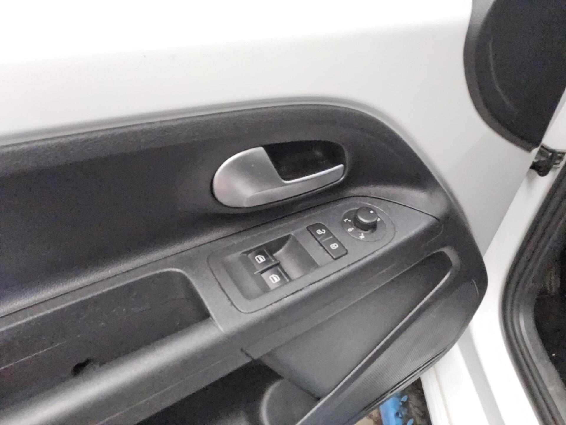 Volkswagen up! 1.0 Move 4-Sitzer Shz Klima 9