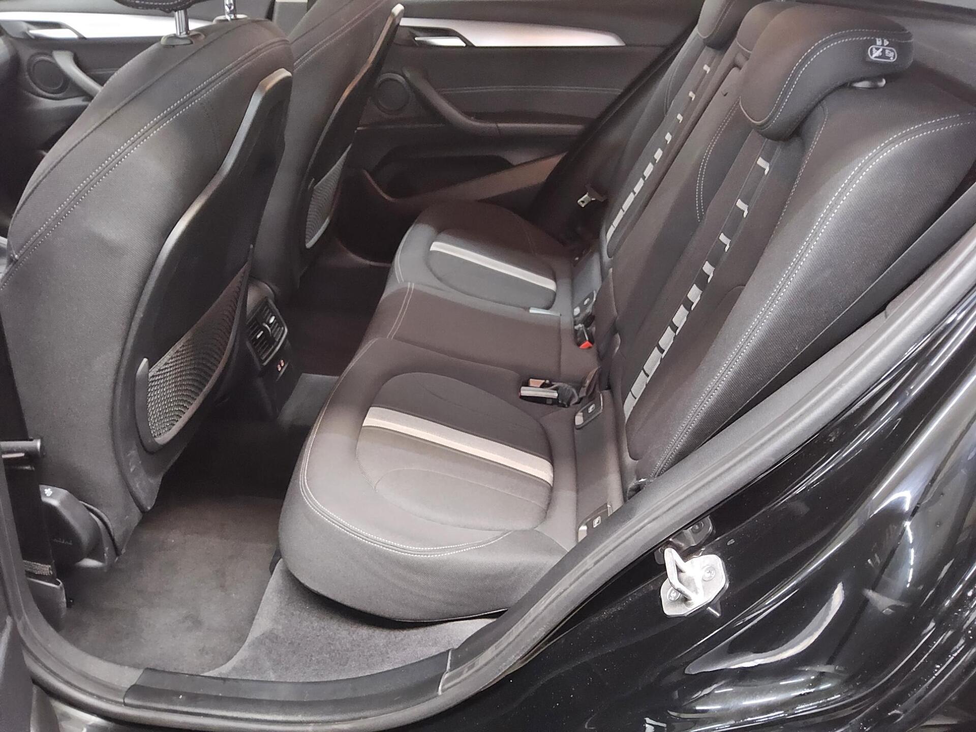 BMW X2 sDrive18d Advantage Navi HiFi Pano LED+ 13