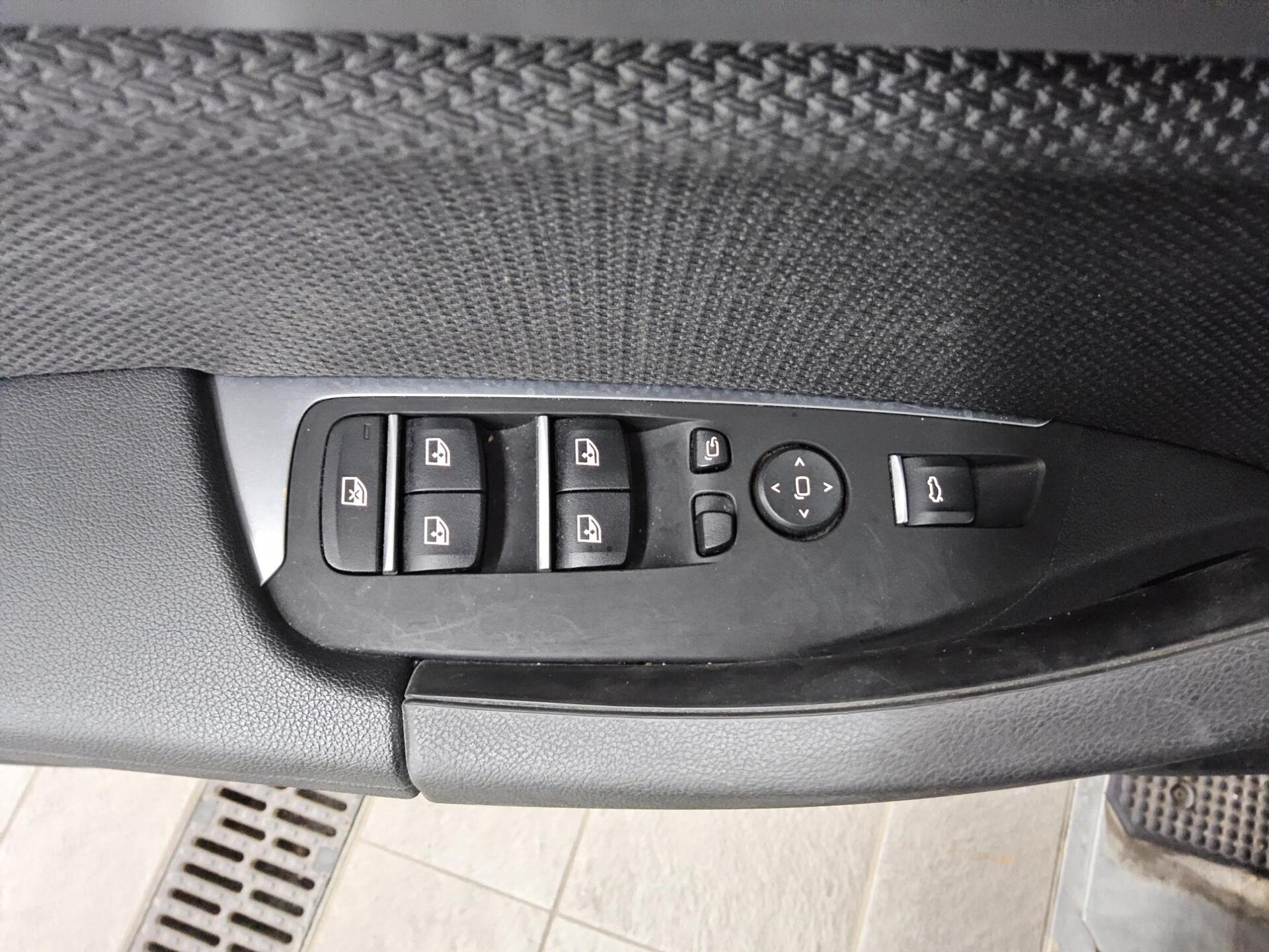 BMW X3 xDrive20i Advantage LC+ Navi LED AHK RfK SHZ 9