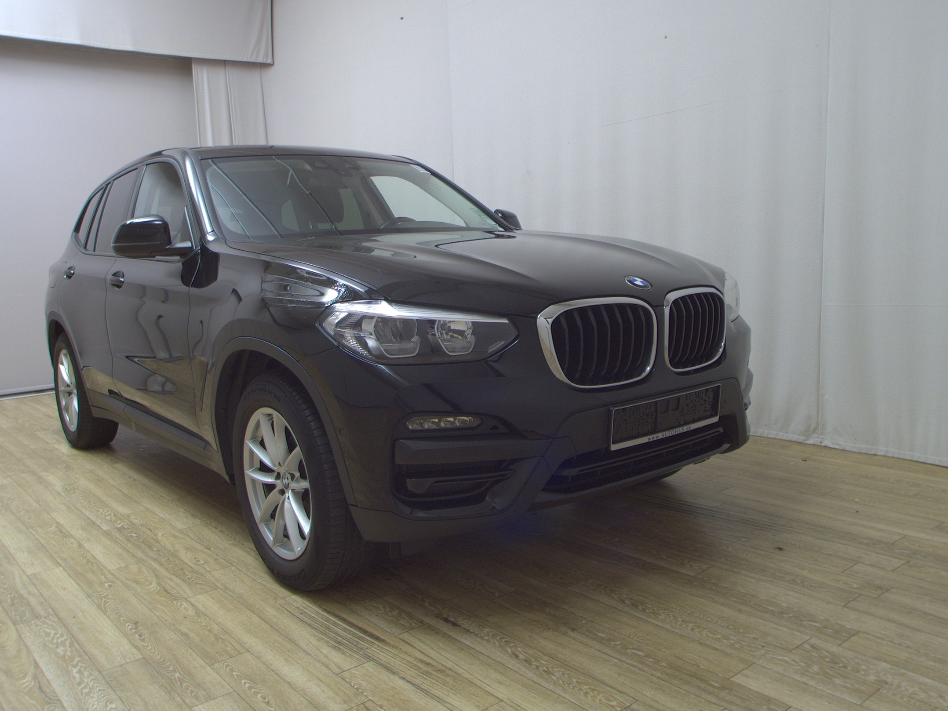 BMW X3 xDrive20i Advantage LC+ Navi LED AHK RfK SHZ 3