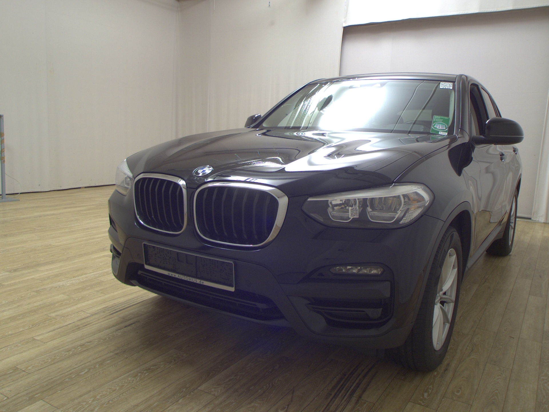 BMW X3 xDrive20i Advantage LC+ Navi LED AHK RfK SHZ 2