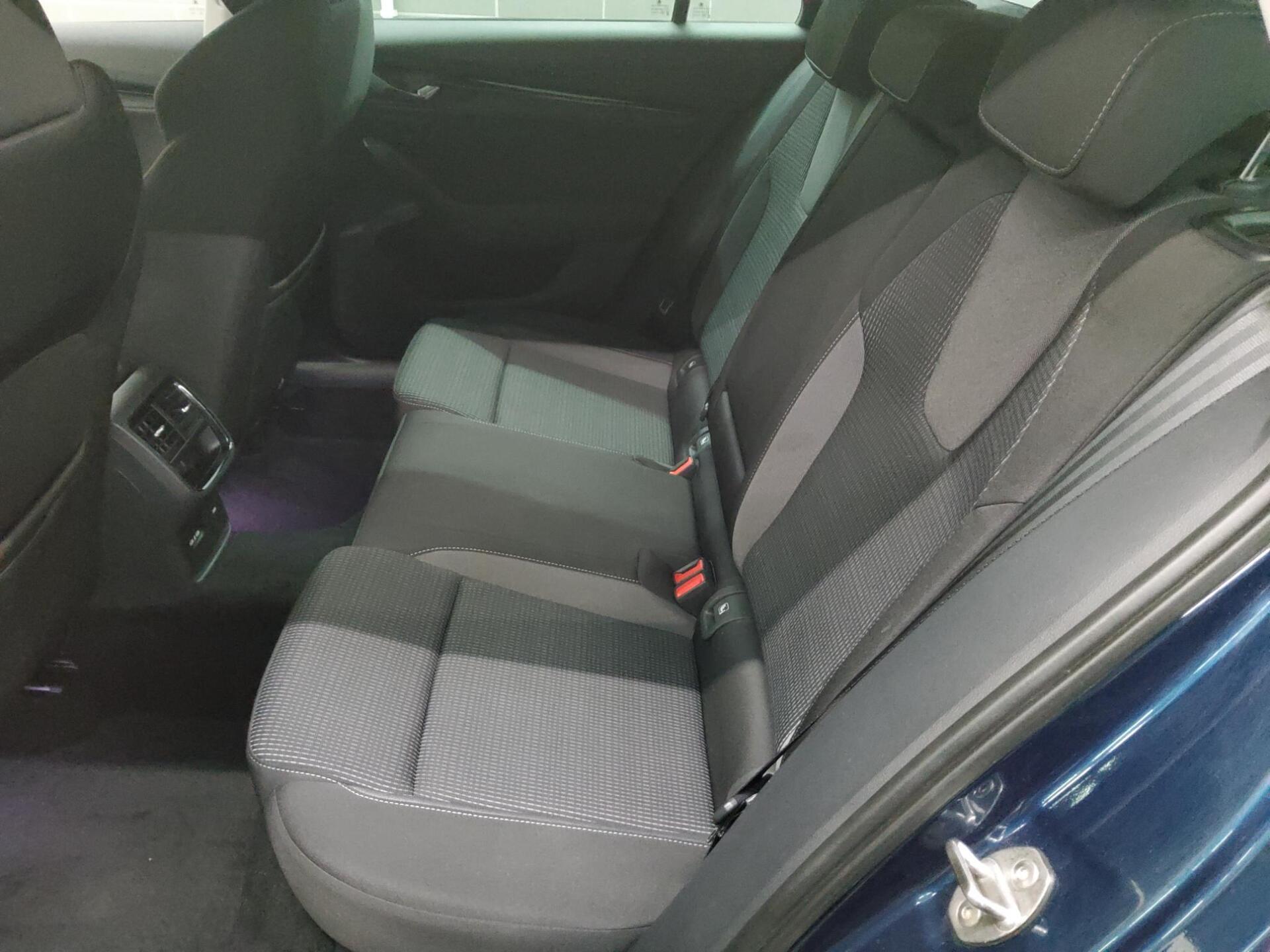 Skoda Octavia Kombi 2.0 TDI Ambition LED RfK ACC AHK 13