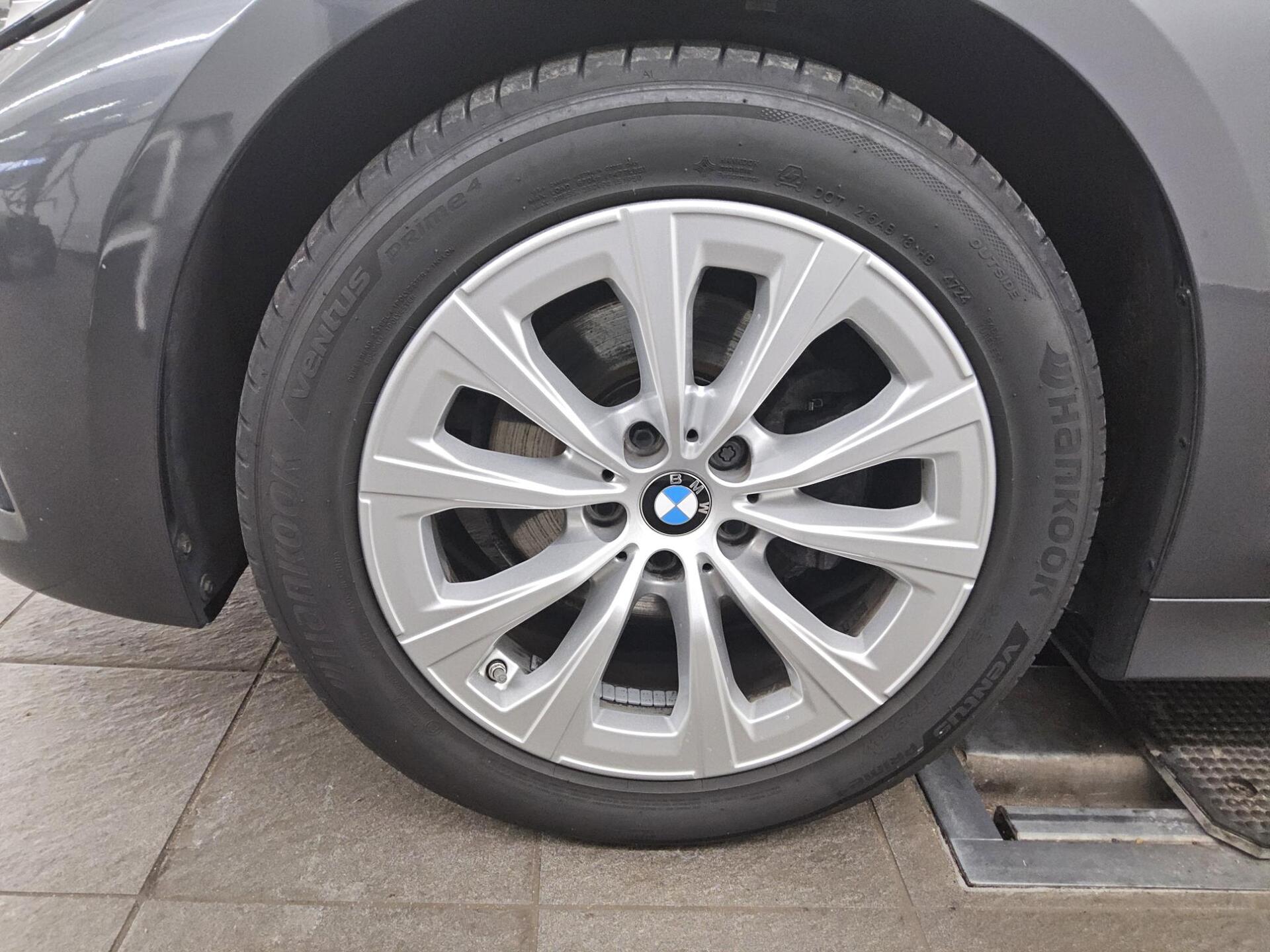 BMW 320dA Touring Navi Panoramadach LED LC+ StandHzg 10