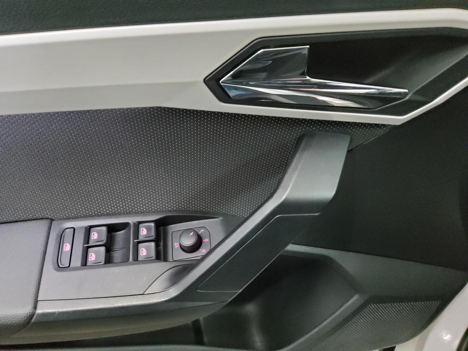 Seat Arona 1.0 TSI Xcellence Navi AHK PDC Tempomat 9