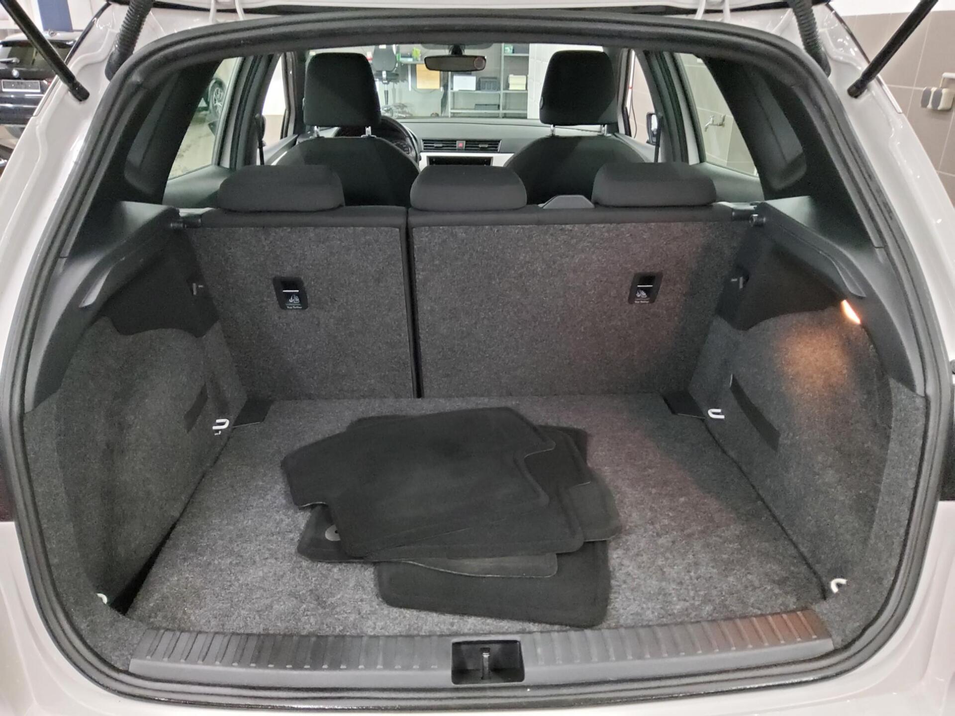 Seat Arona 1.0 TSI Xcellence Navi AHK PDC Tempomat 11