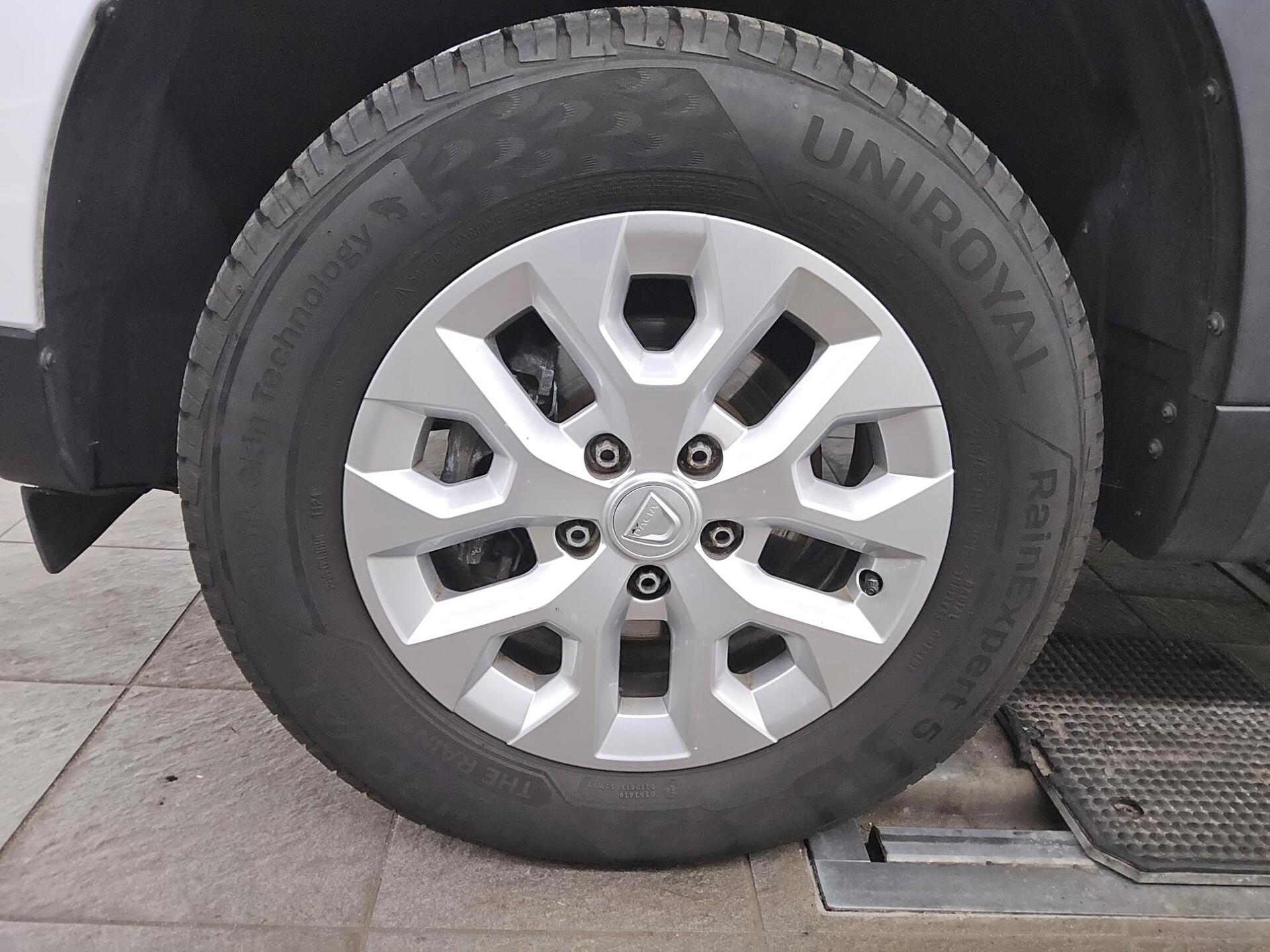 Dacia Duster 1.5 dCi Comfort Navi LED RfK Shz Tempomat 10