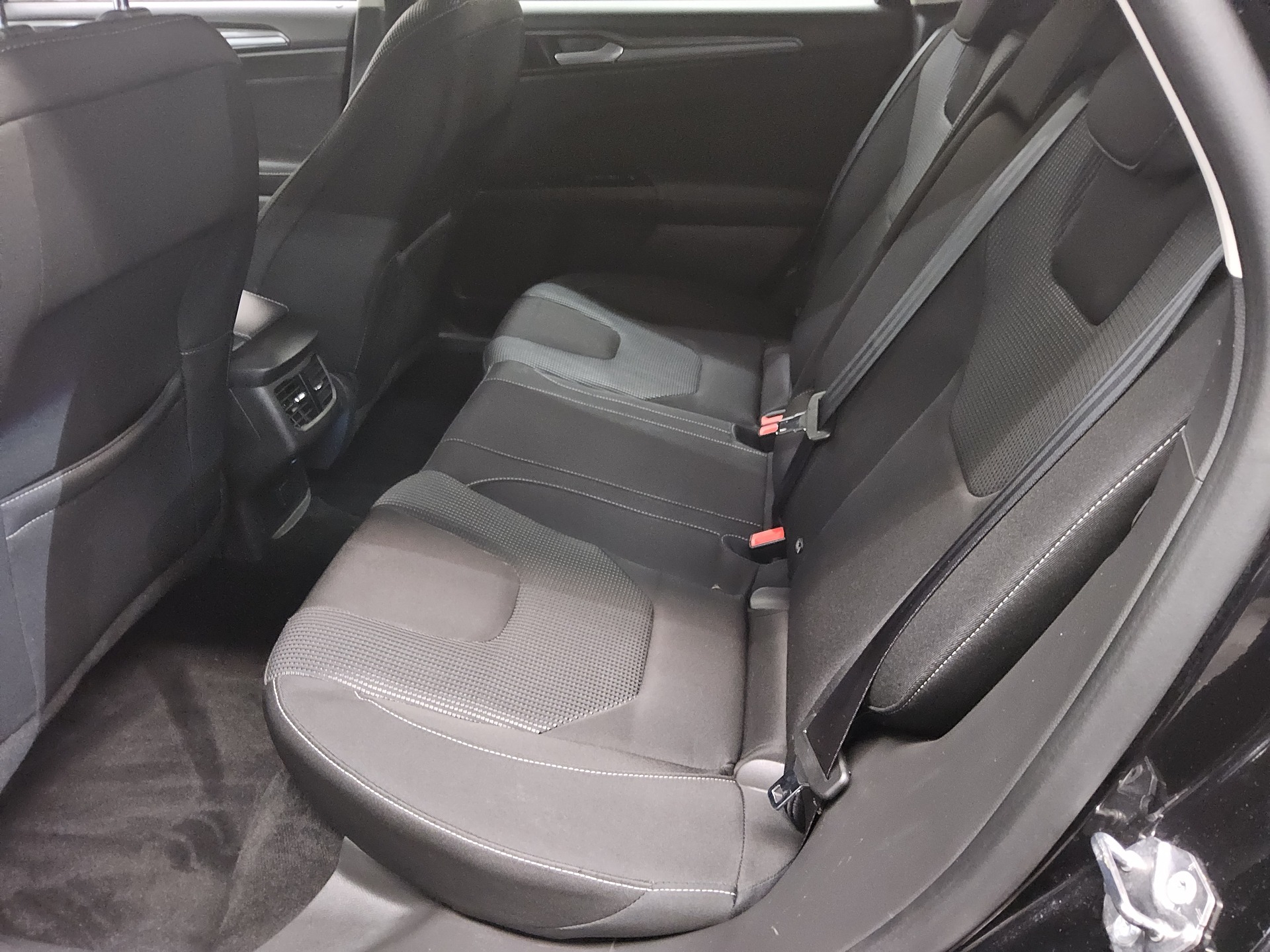 Ford Mondeo Turnier 2.0 EB Titanium Navi RfK AHK Shz 13