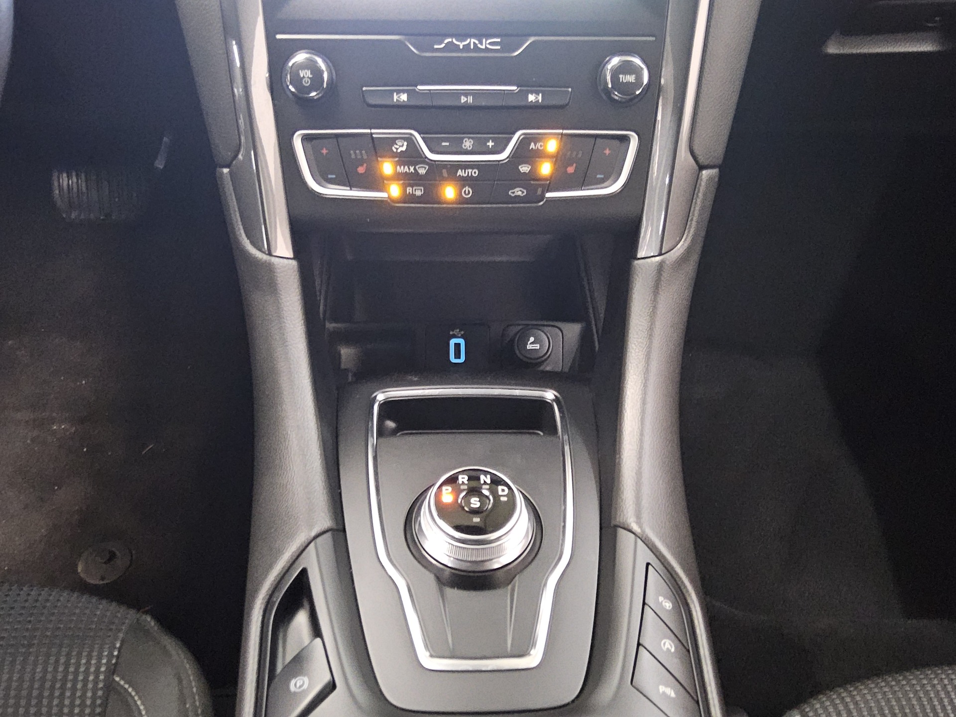 Ford Mondeo Turnier 2.0 EB Titanium Navi RfK AHK Shz 6