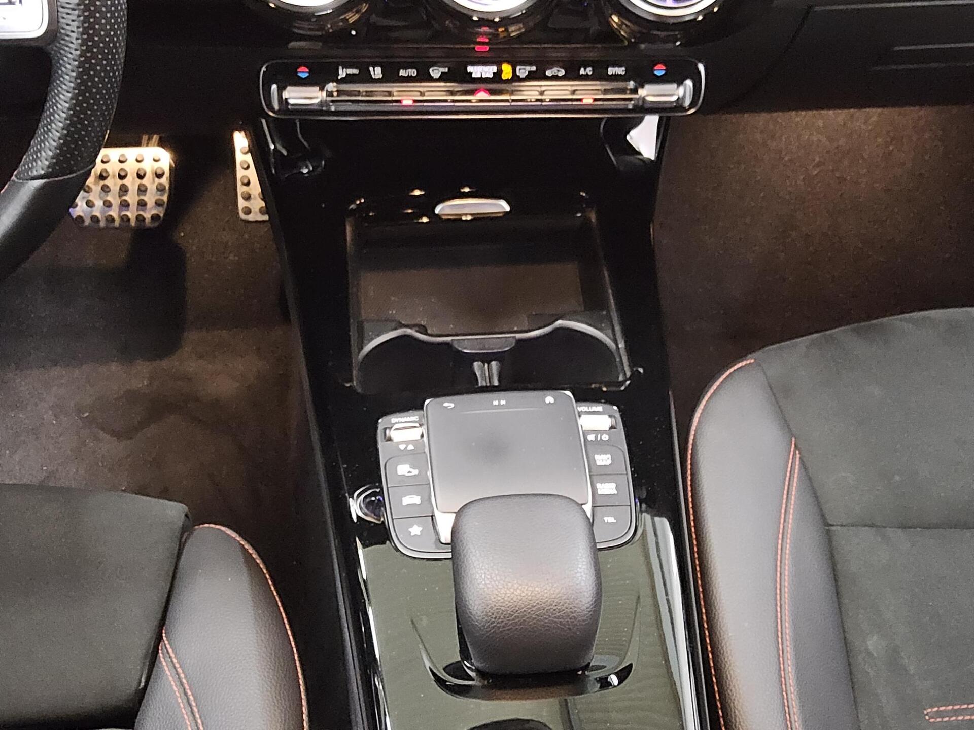 Mercedes-Benz CLA 200 SB AMG-Line Navi LED Distronic+ Shz PDC 6