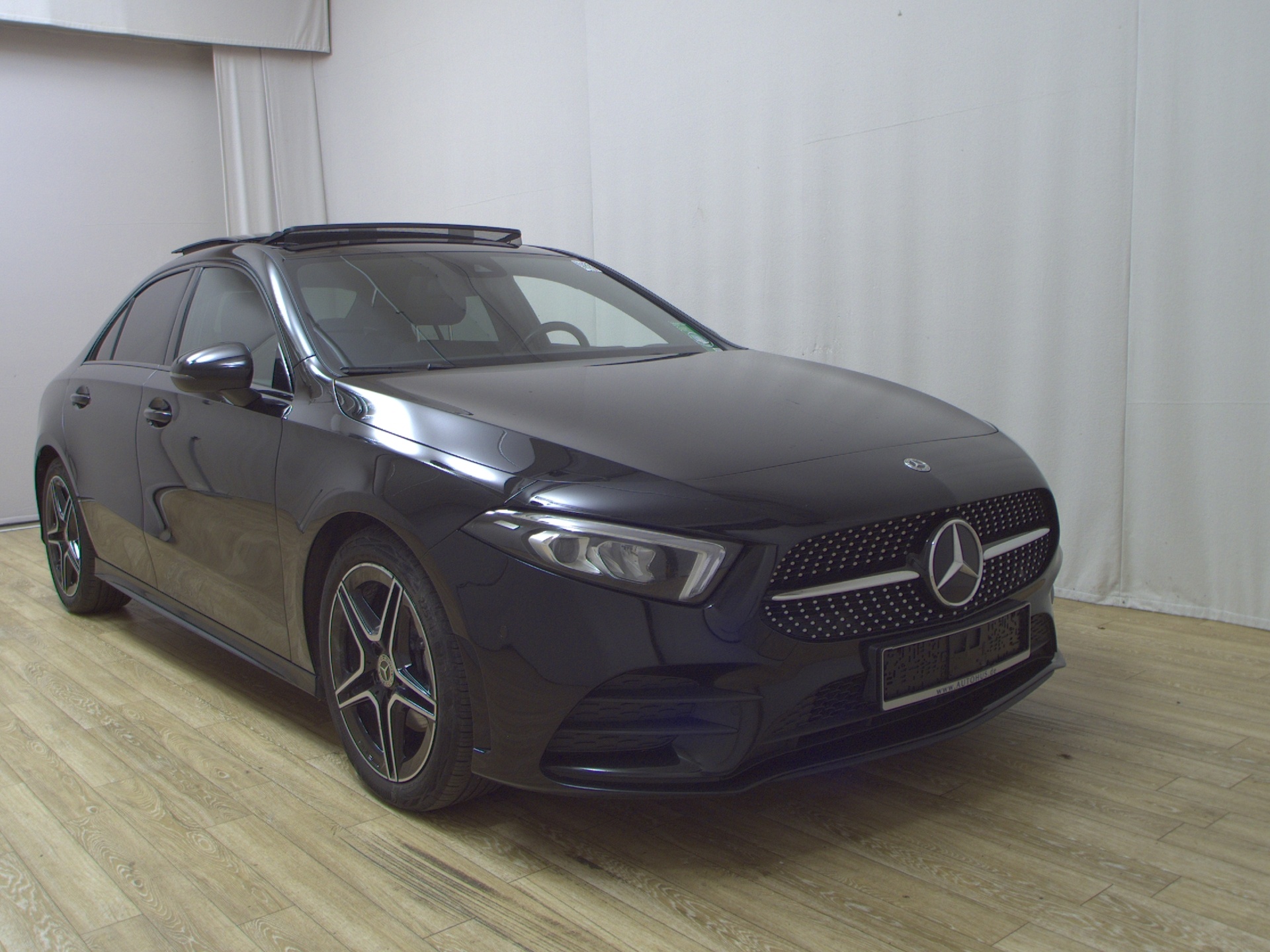 Mercedes-Benz A 180 Lim. d AMG-Line Navi LED Panorama Sound 3