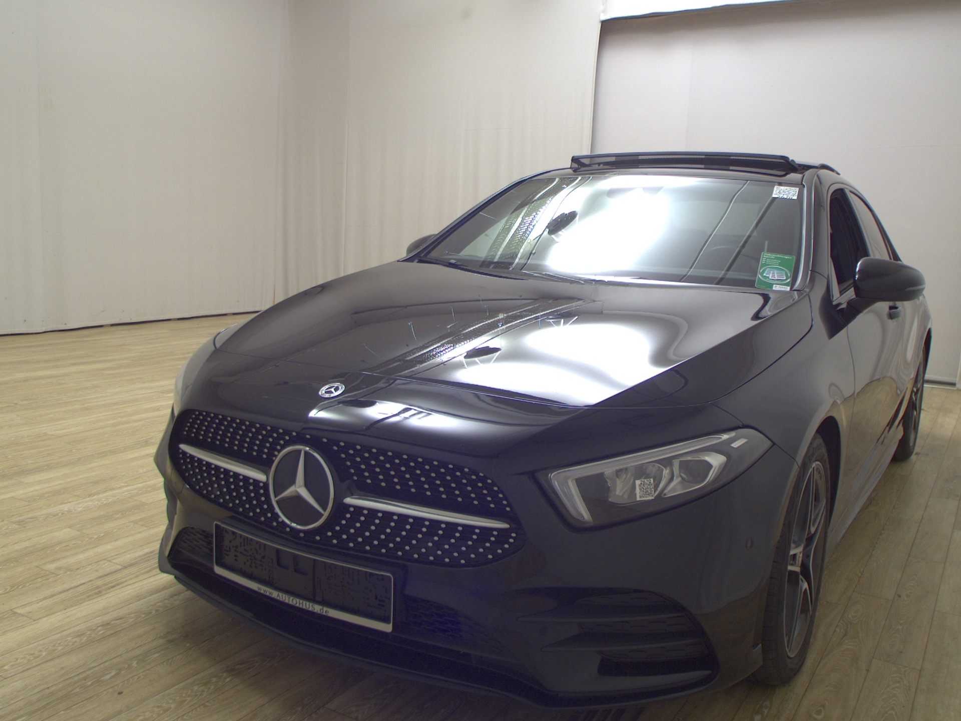 Mercedes-Benz A 180 Lim. d AMG-Line Navi LED Panorama Sound 2