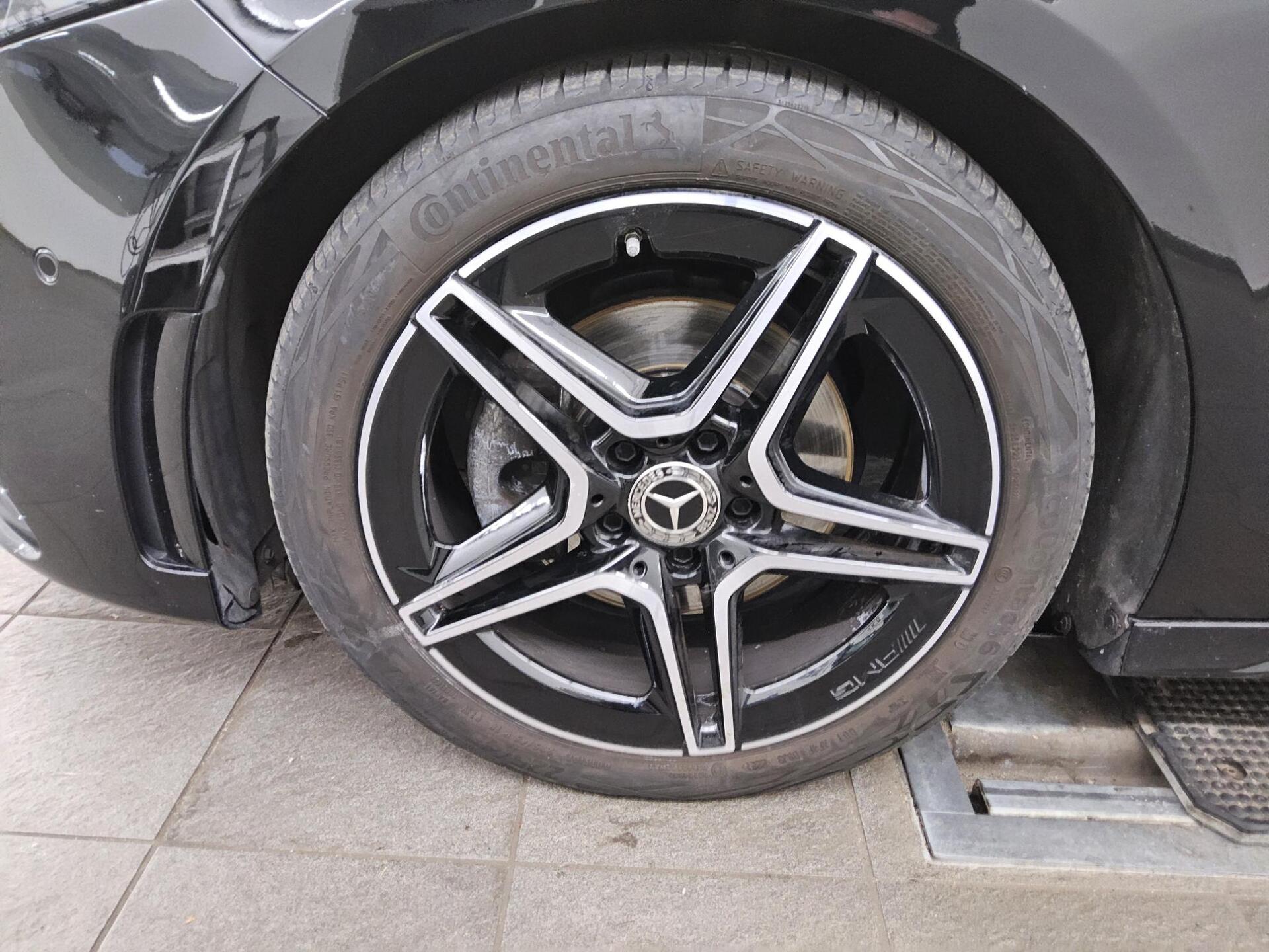 Mercedes-Benz A 180 Lim. d AMG-Line Navi LED Panorama Sound 11