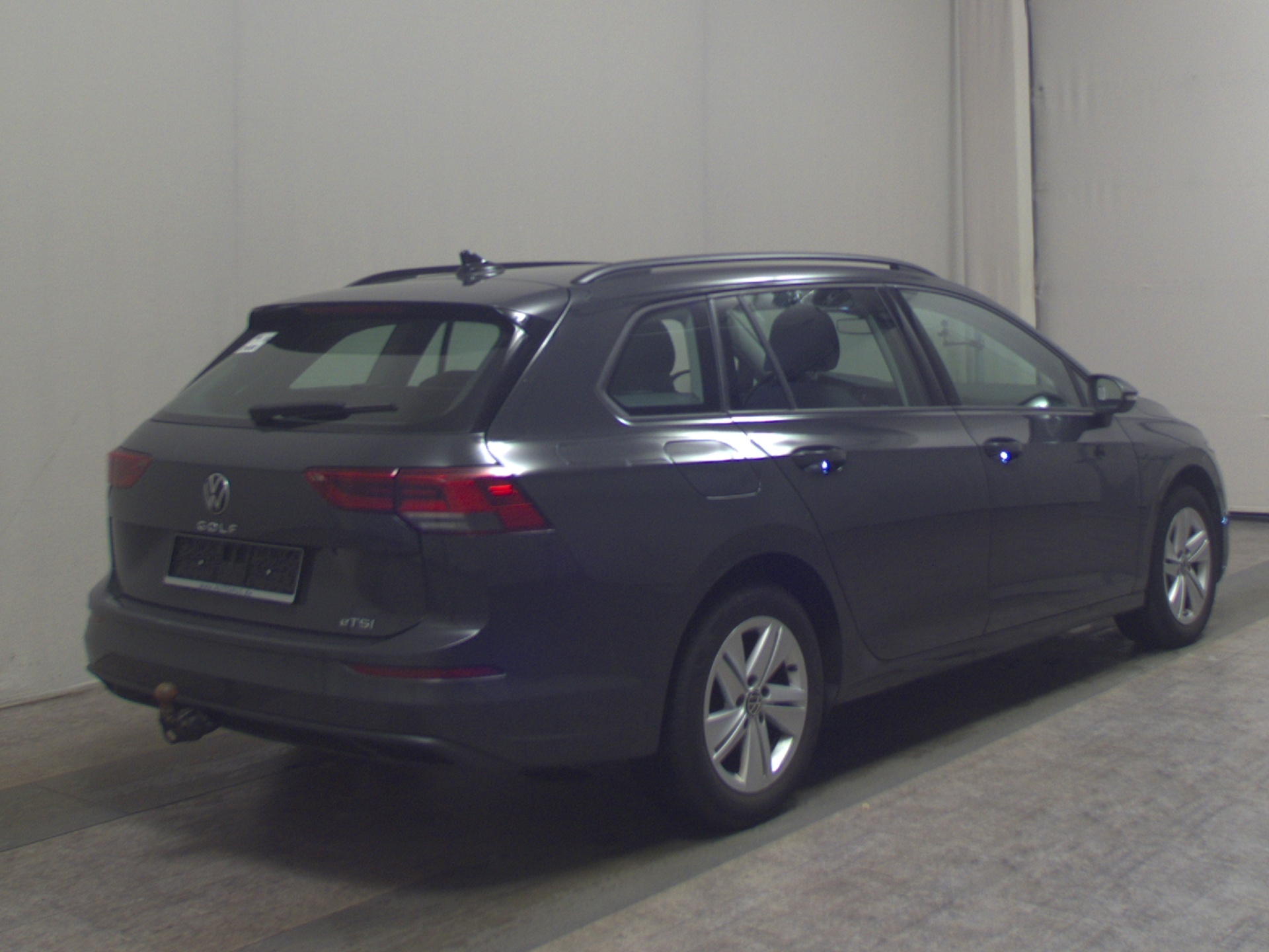 Volkswagen Golf-8 Var. 1.5 eTSI Life Navi AID 4