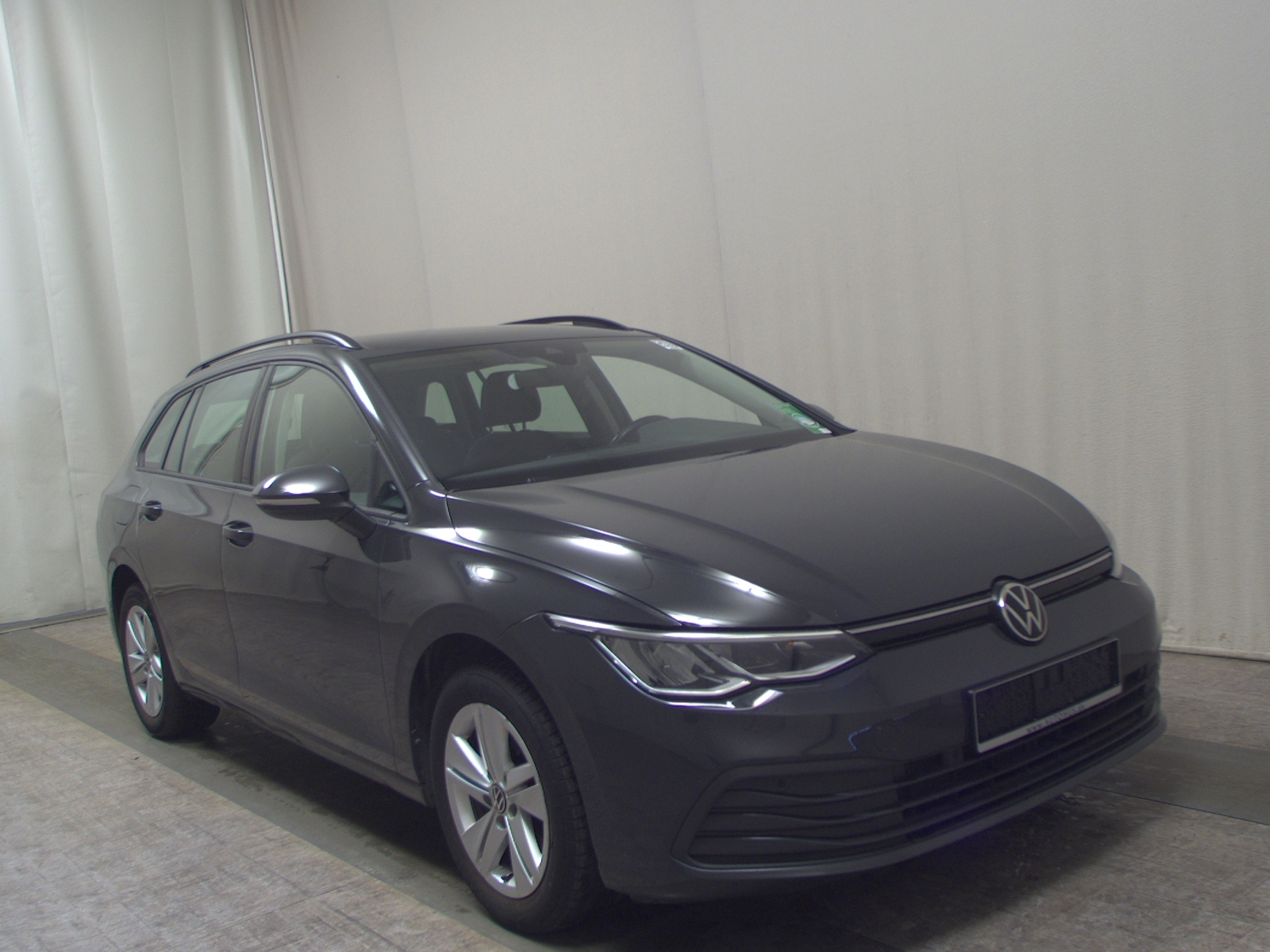 Volkswagen Golf-8 Var. 1.5 eTSI Life Navi AID 3
