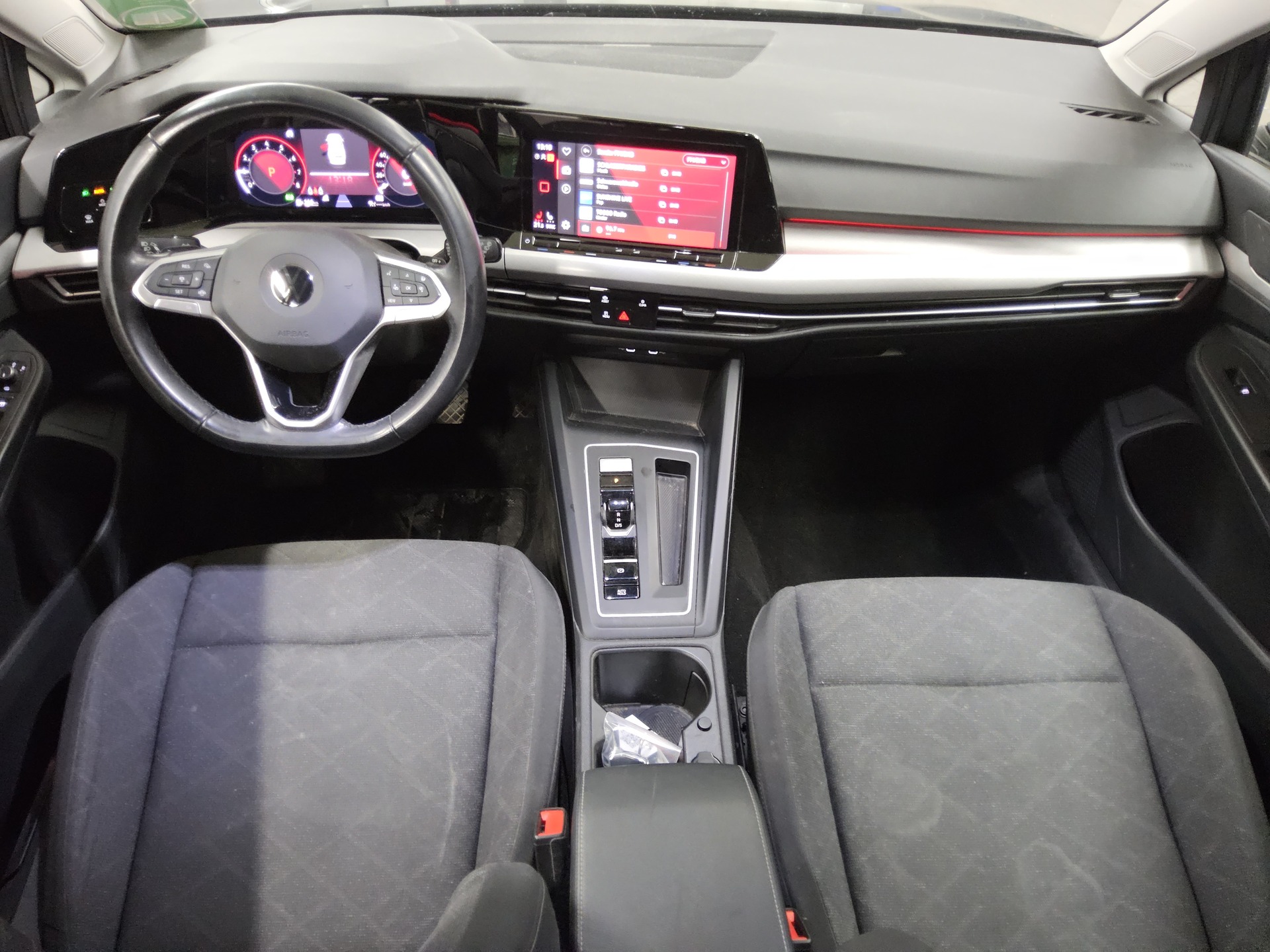 Volkswagen Golf-8 Var. 1.5 eTSI Life Navi AID 5