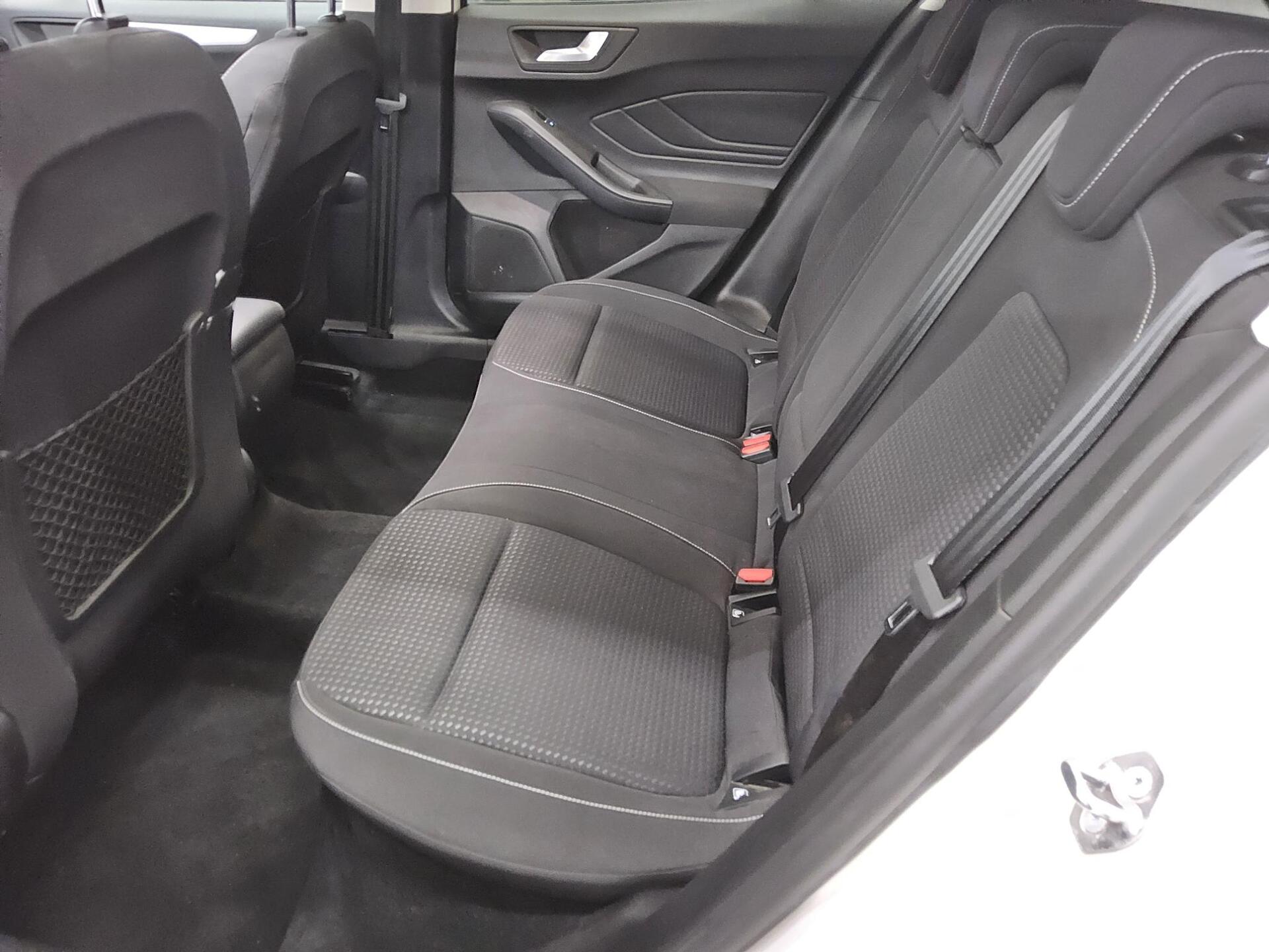 Ford Focus 1.5 EB Cool&Connect Navi LED RfK Pano AHK 13