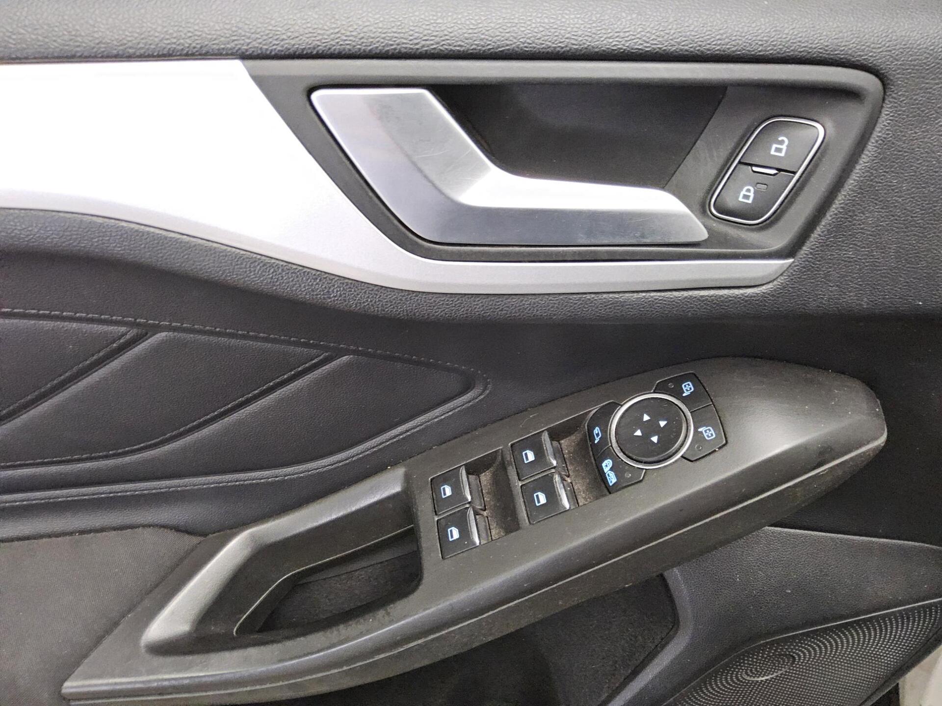 Ford Focus 1.5 EB Cool&Connect Navi LED RfK Pano AHK 9