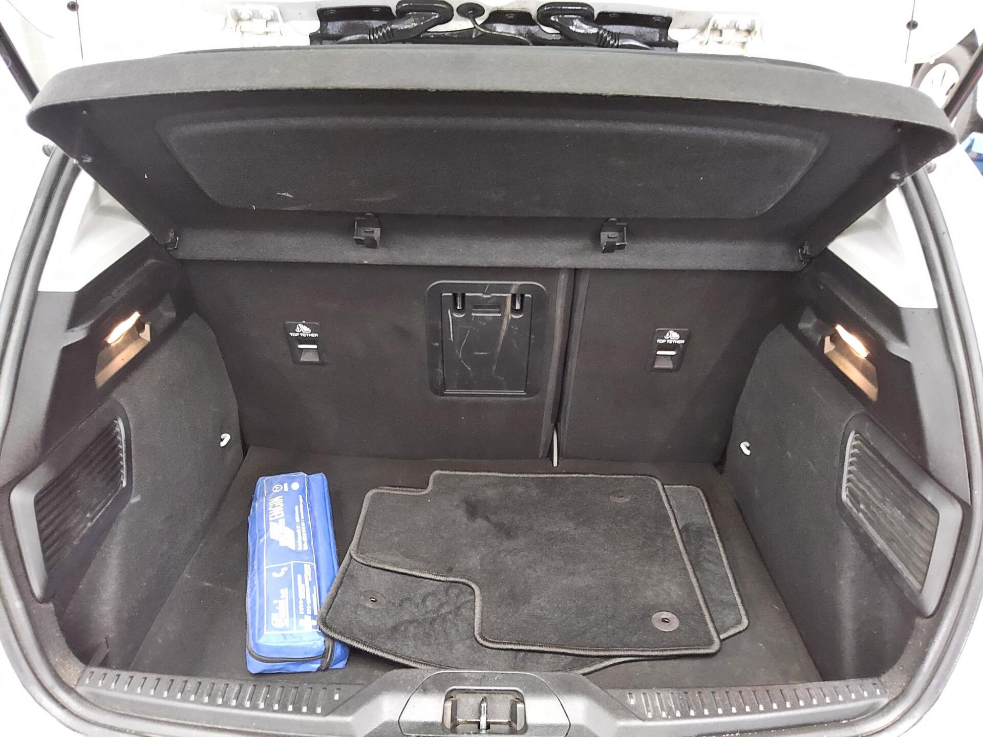 Ford Focus 1.5 EB Cool&Connect Navi LED RfK Pano AHK 12